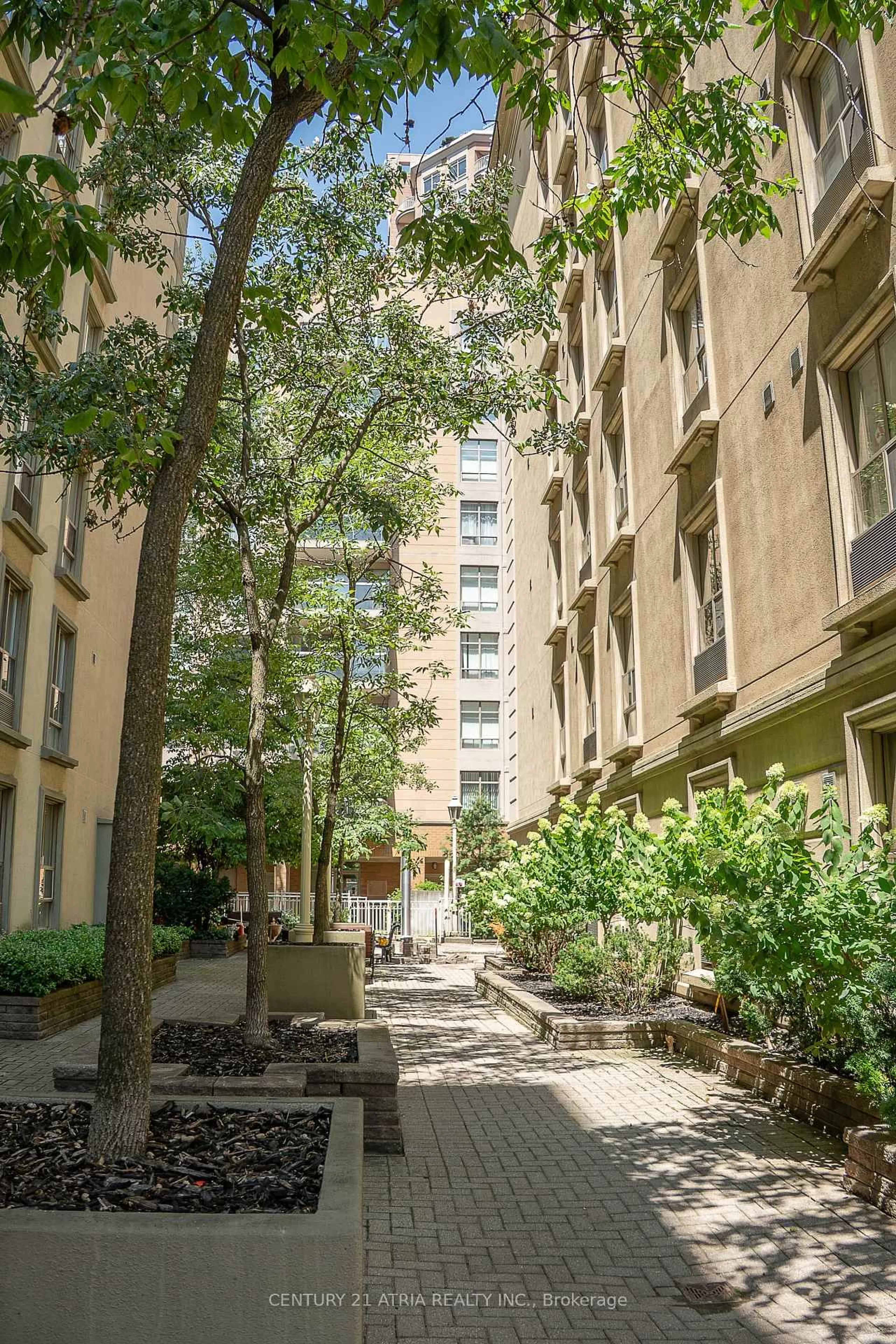 Patio, street for 88 Charles St #105, Toronto Ontario M4Y 2W7