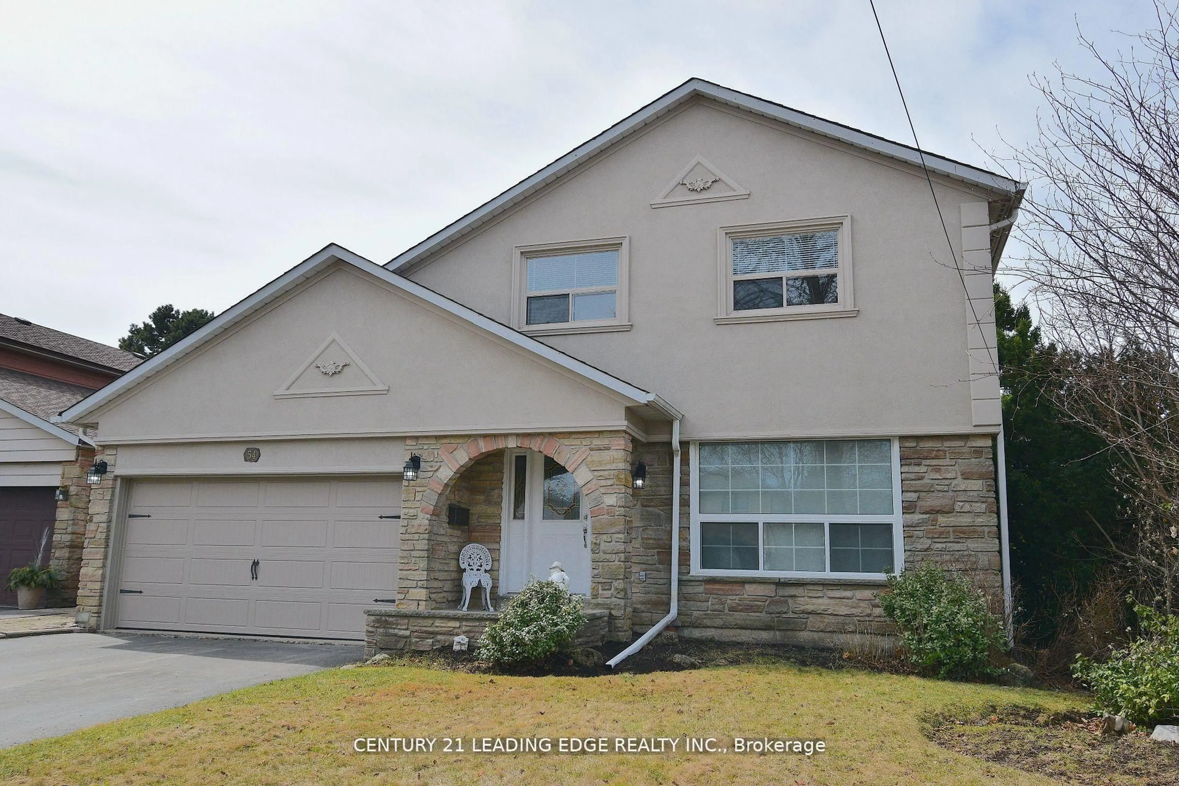 Home with vinyl exterior material, street for 54 Avonwick Gate, Toronto Ontario M3A 2M6