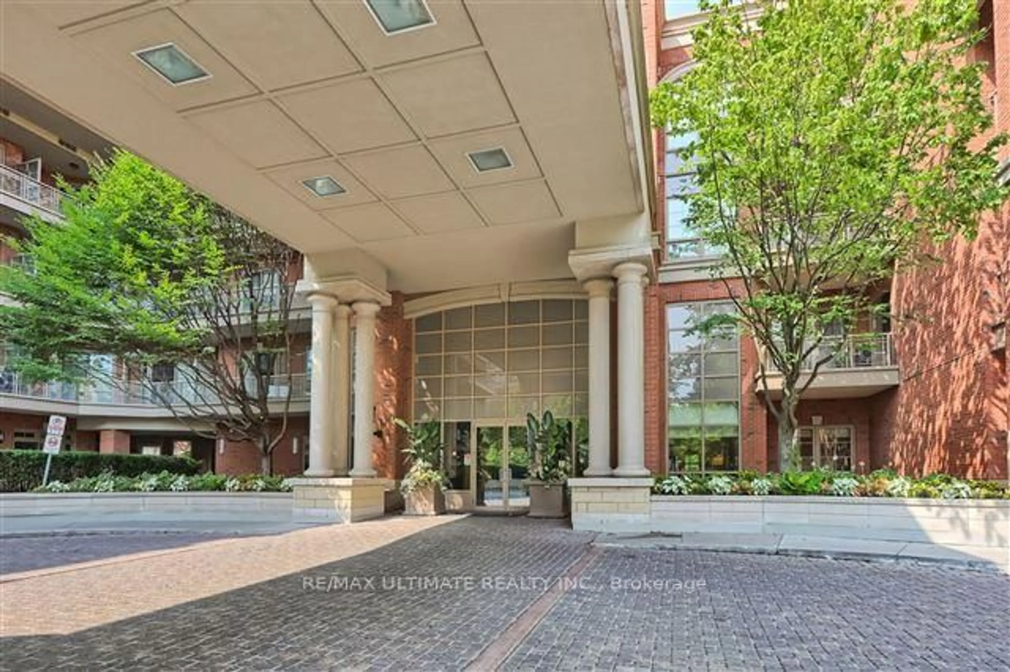 Indoor foyer for 20 Burkebrook Pl #518, Toronto Ontario M4G 0A1