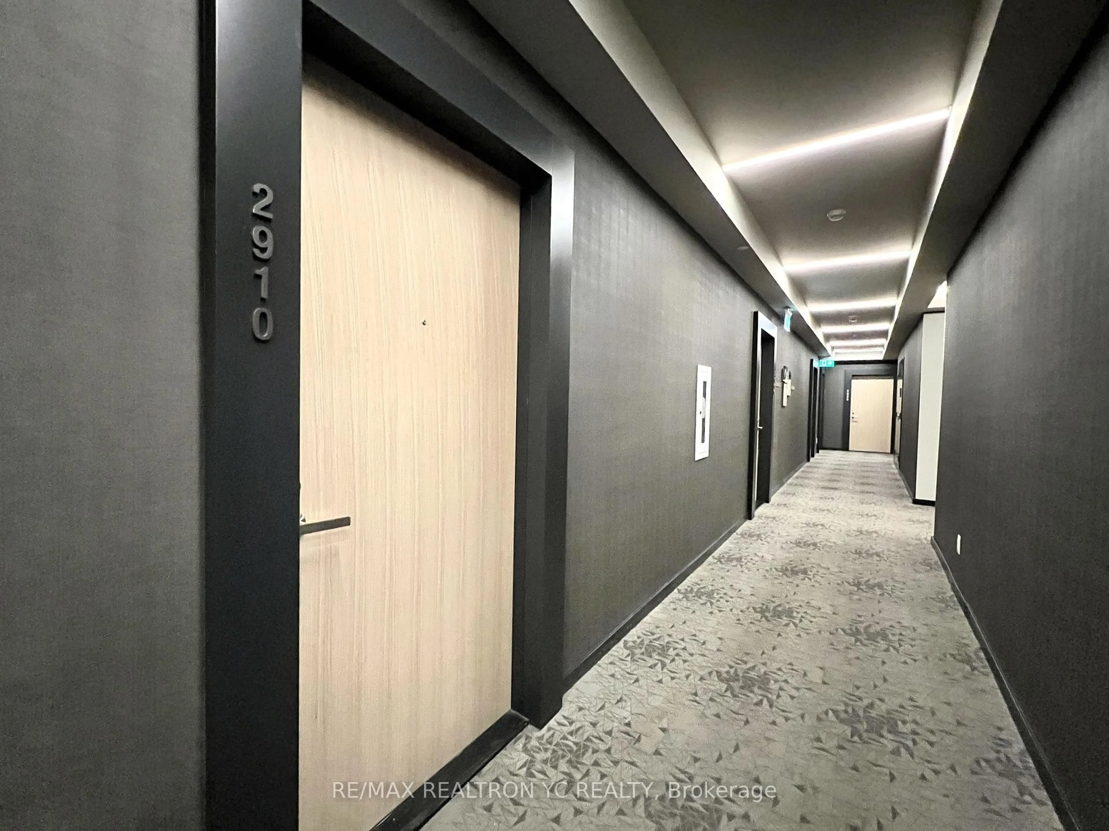Indoor foyer for 5 Soudan Ave #2910, Toronto Ontario M4S 0B1