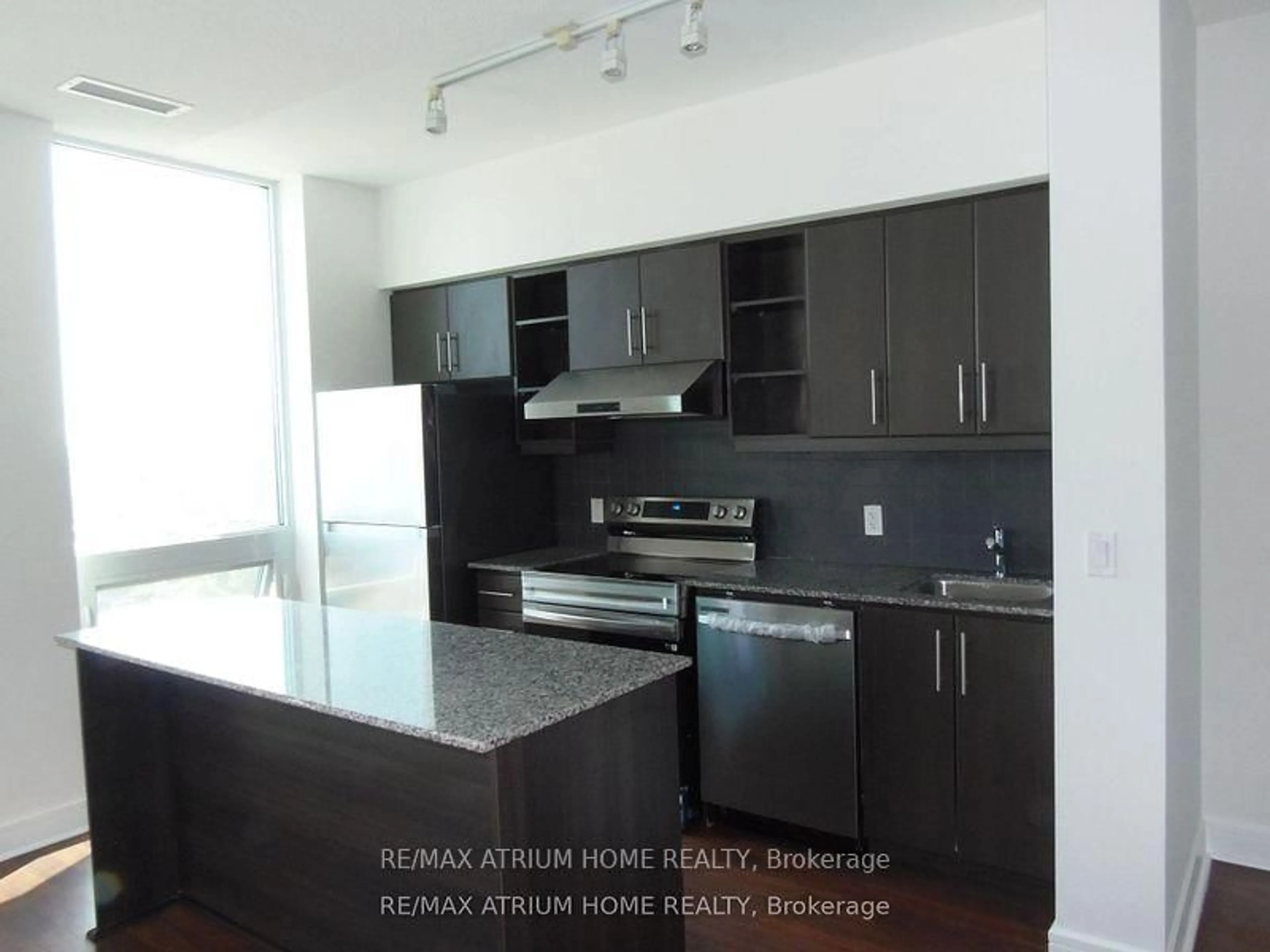 Unknown for 35 Brian Peck Cres #Ph09, Toronto Ontario M4G 0A5