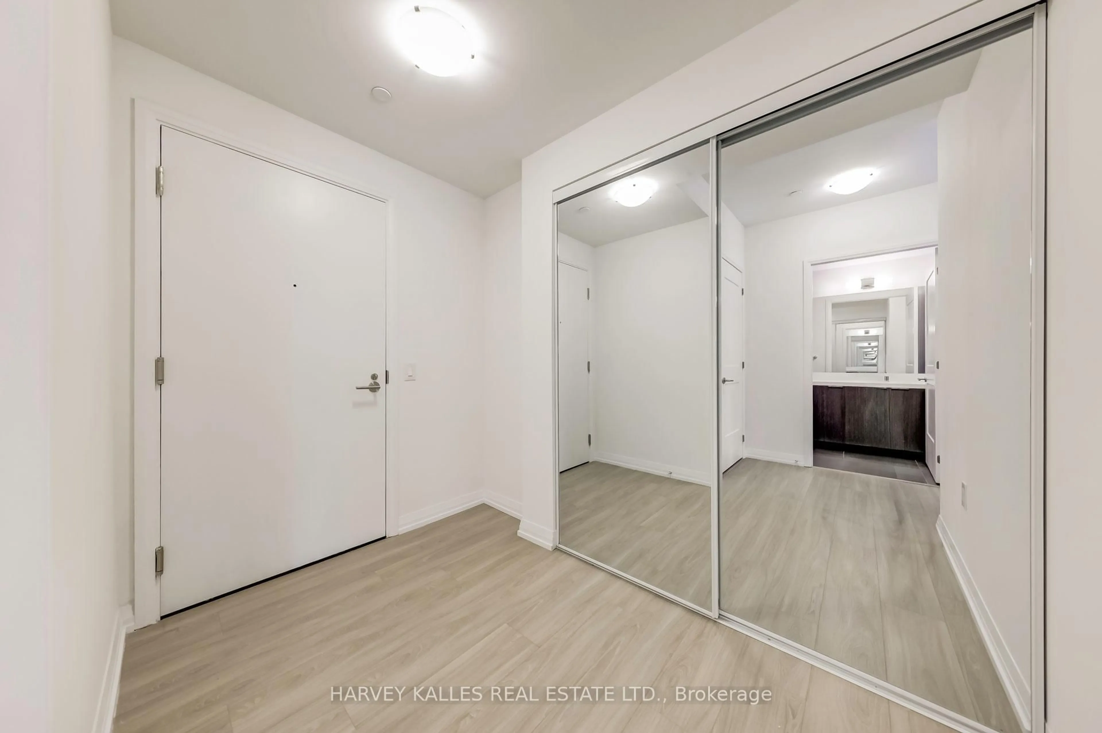 A pic of a room for 25 Holly St #PH03, Toronto Ontario M4S 0E3