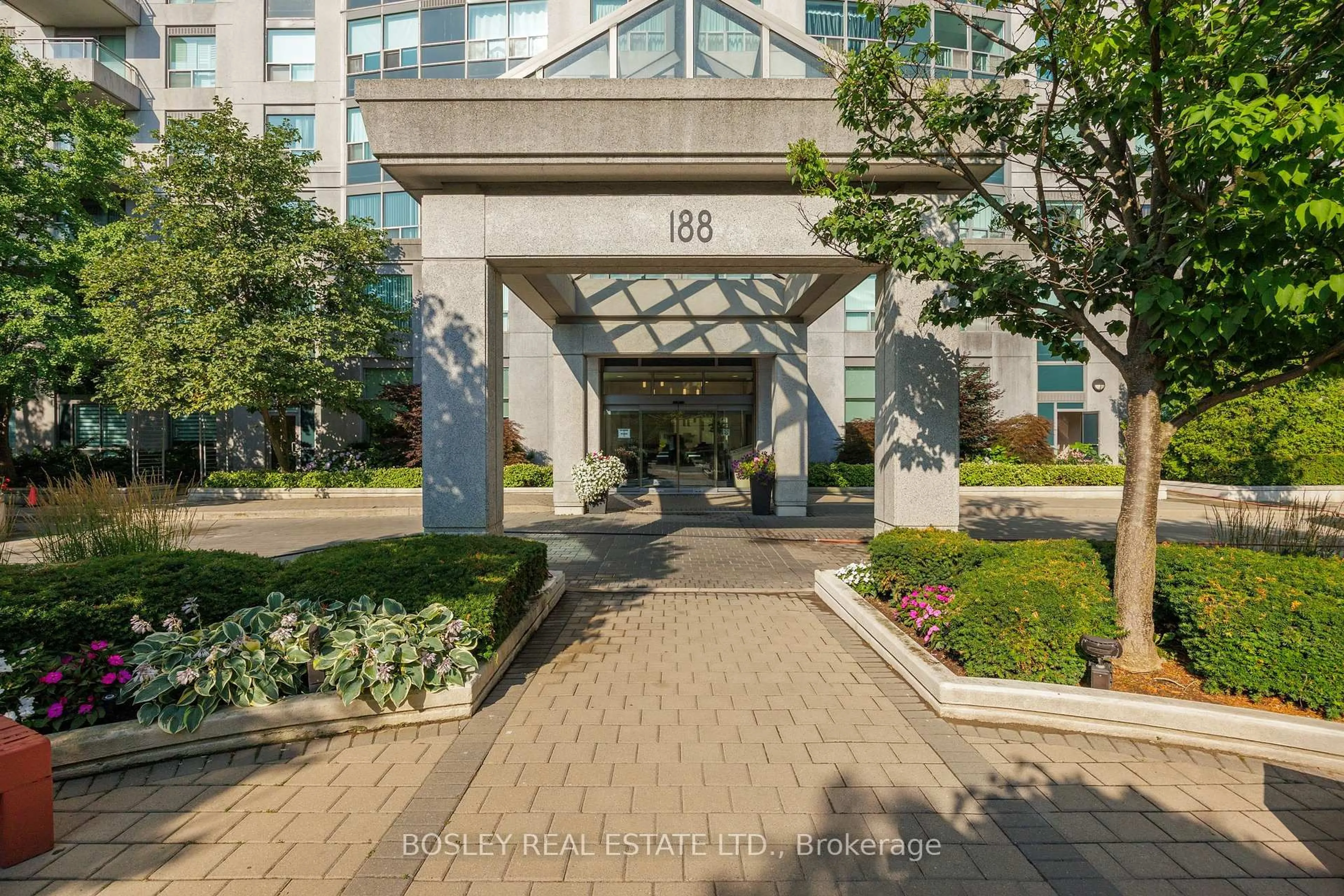 Indoor foyer for 188 Doris Ave #703, Toronto Ontario M2N 6Z5