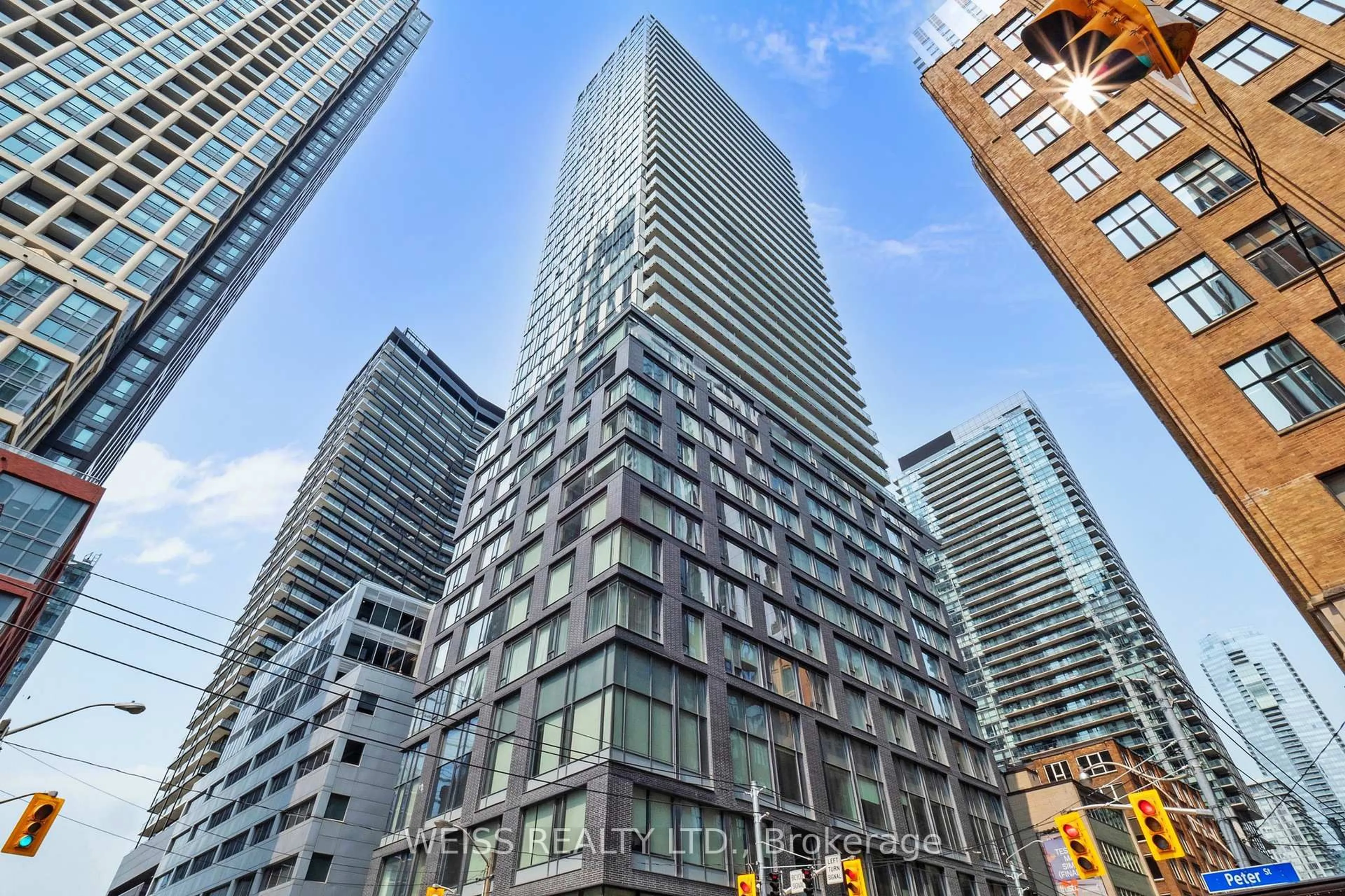 Indoor foyer for 101 Peter St #1408, Toronto Ontario M5V 0G6