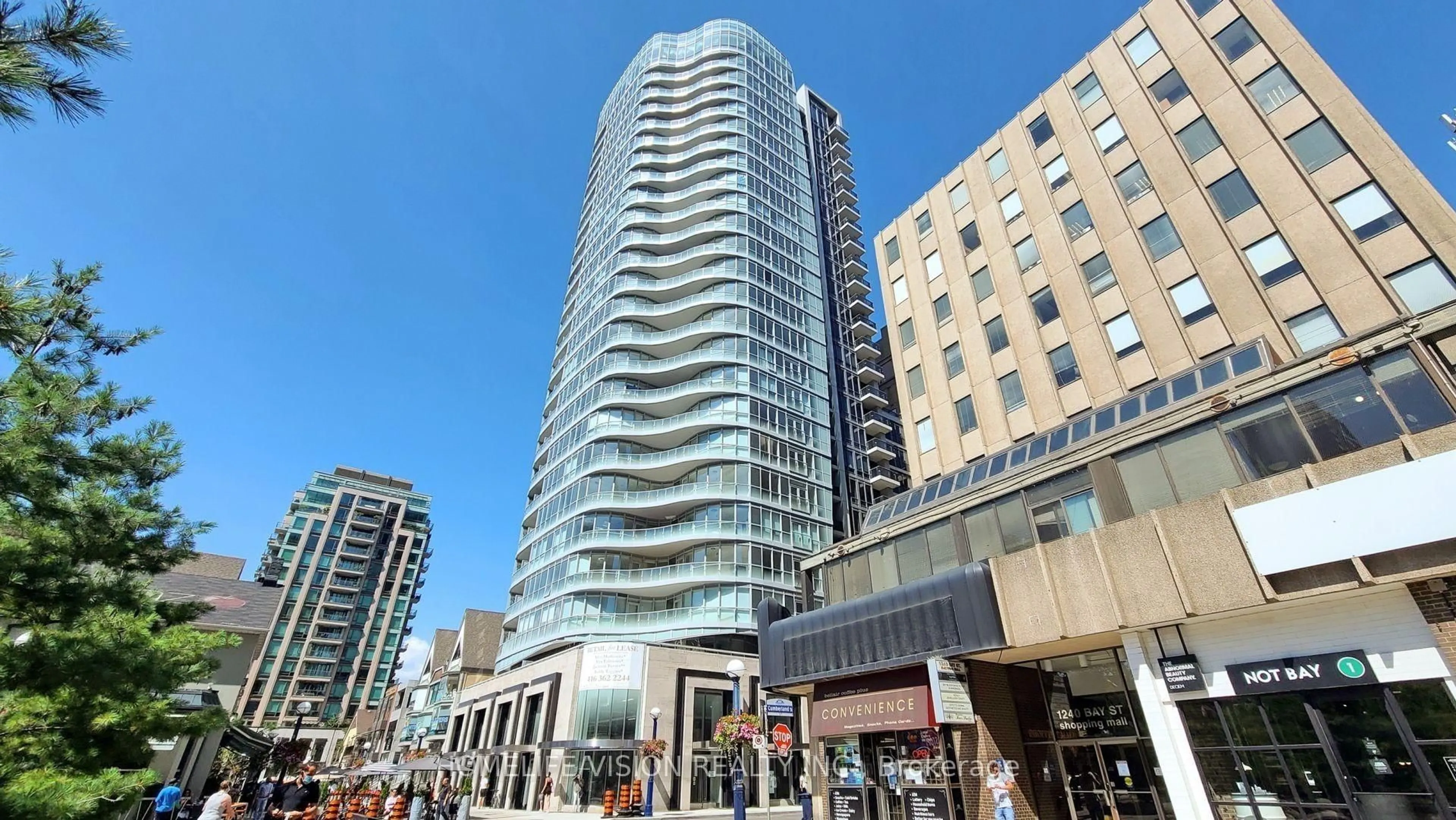 Indoor foyer for 88 Cumberland St #2502, Toronto Ontario M5R 1B9