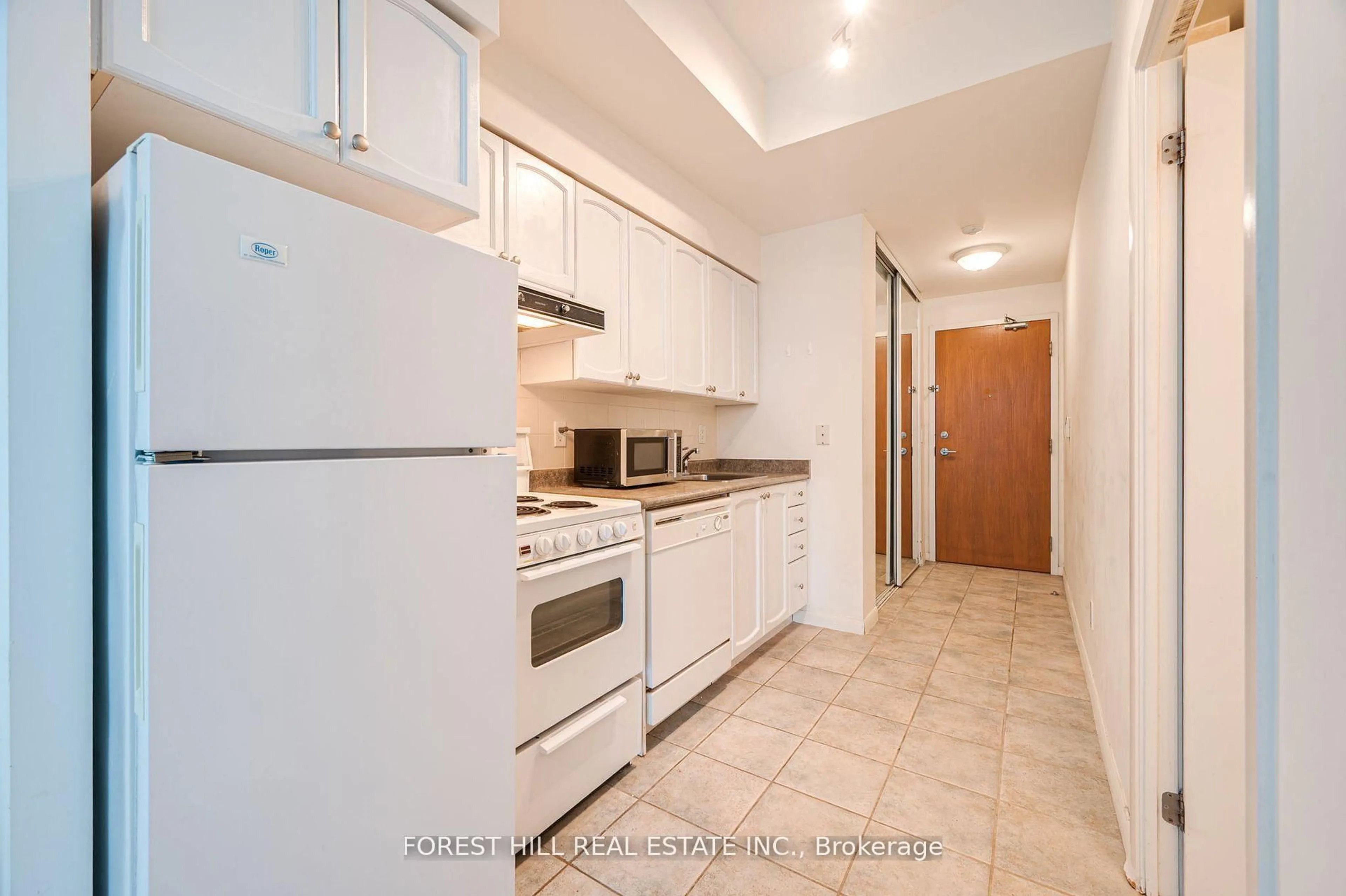 Standard kitchen, unknown for 219 Fort York Blvd #2107, Toronto Ontario M5V 1B1