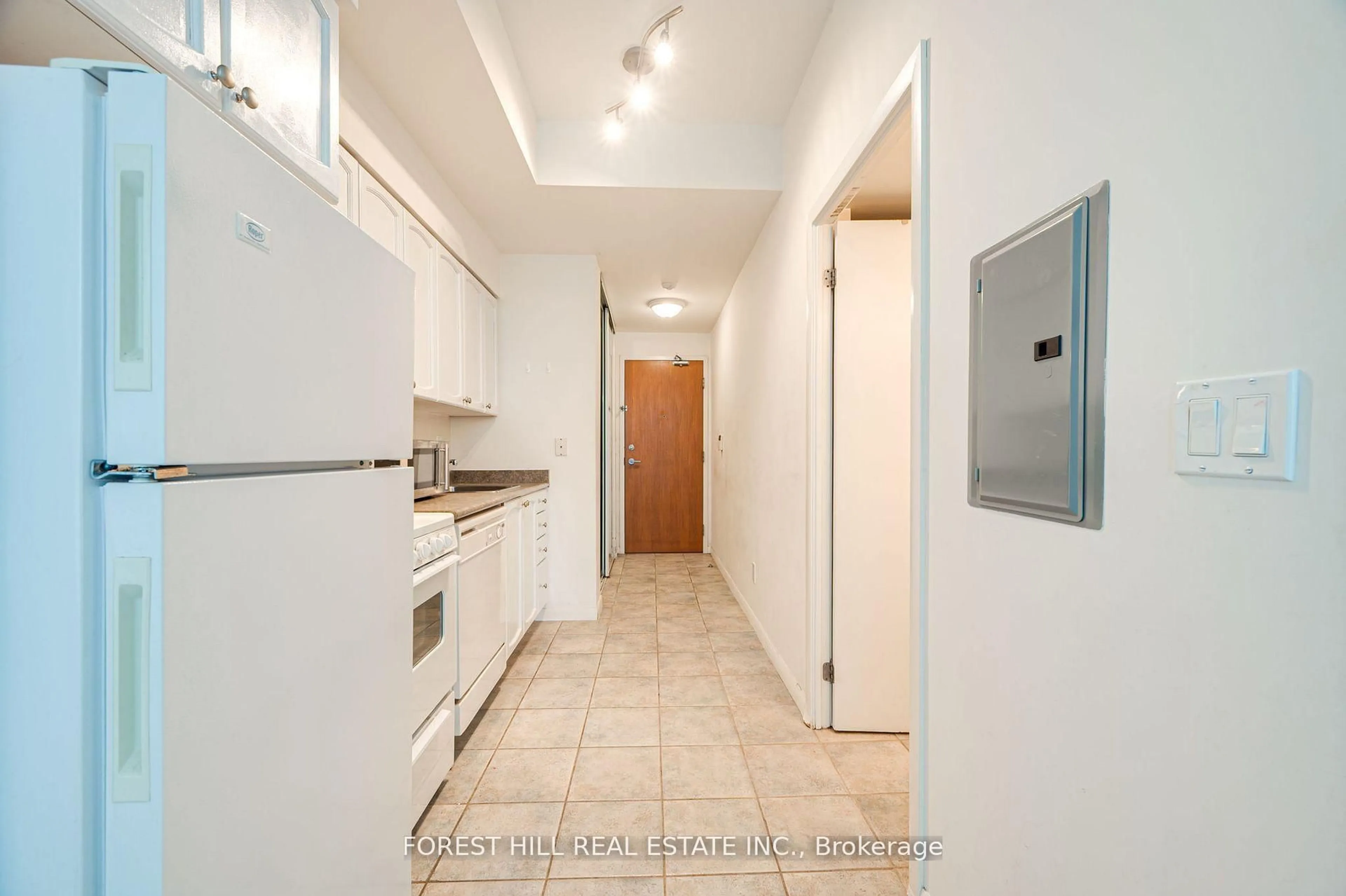 Standard kitchen, unknown for 219 Fort York Blvd #2107, Toronto Ontario M5V 1B1