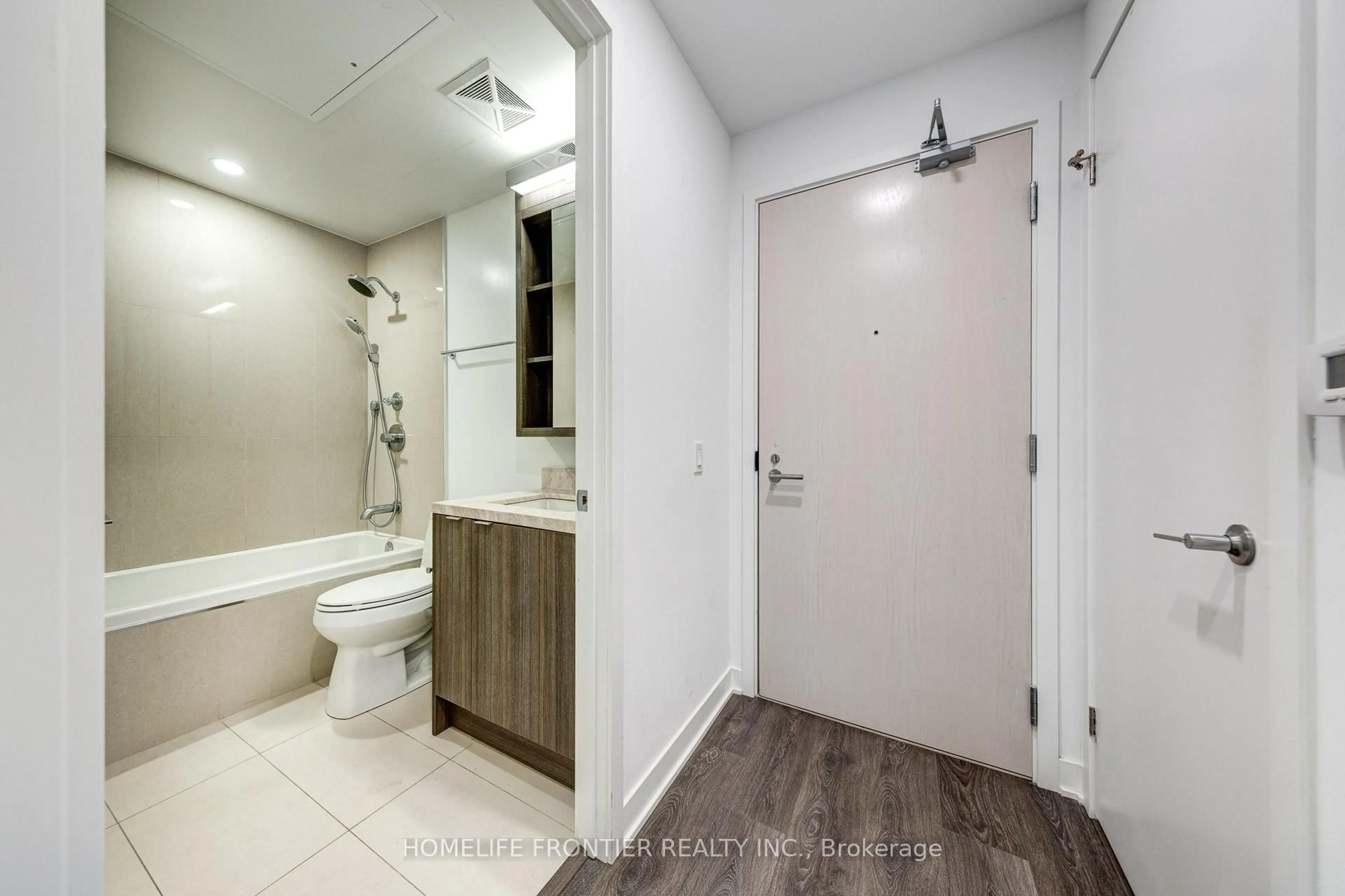 Standard bathroom, unknown for 115 Blue Jays Way #705, Toronto Ontario M5V 0N4