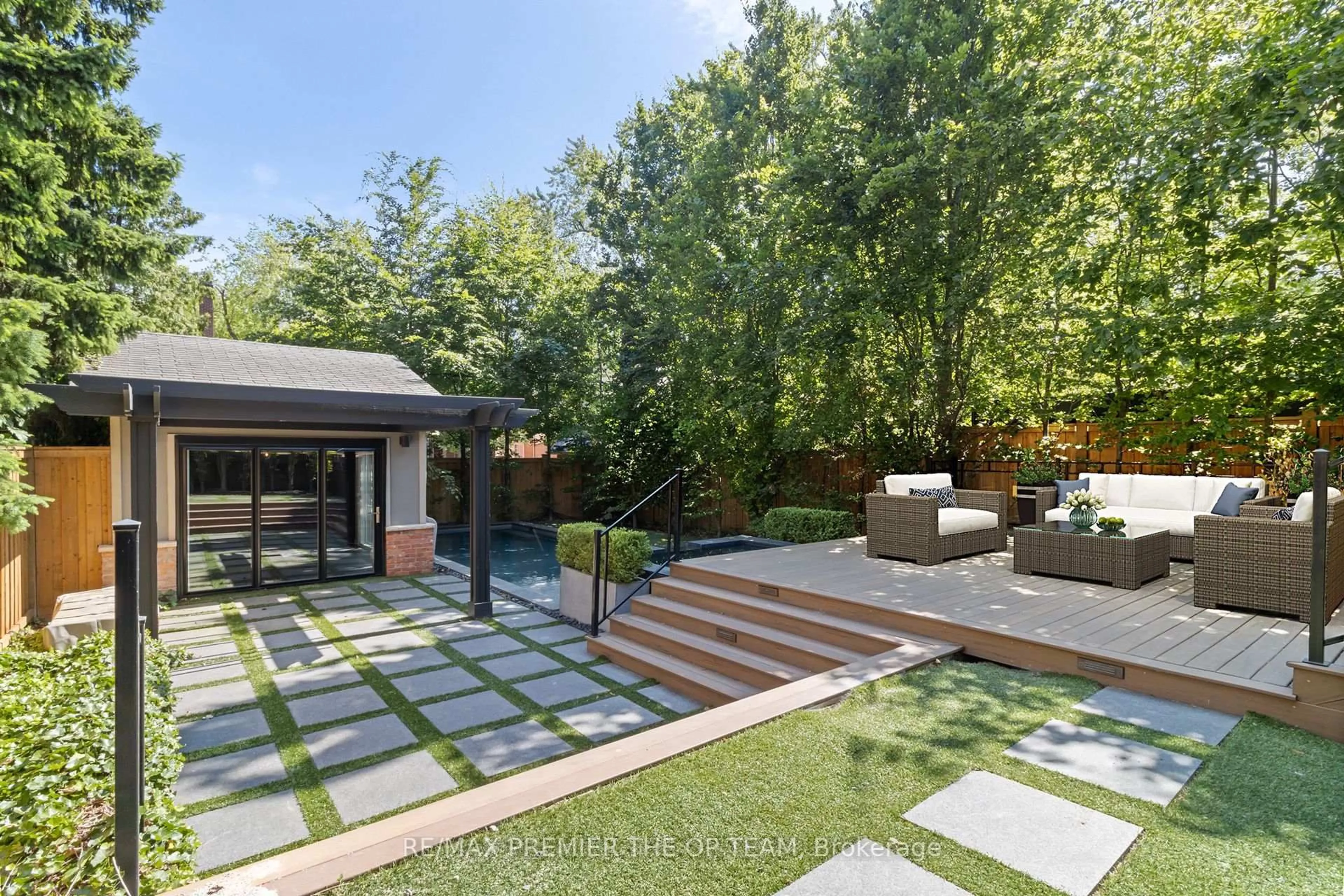 Patio, street for 37 St Andrews Gdns, Toronto Ontario M4W 2C9