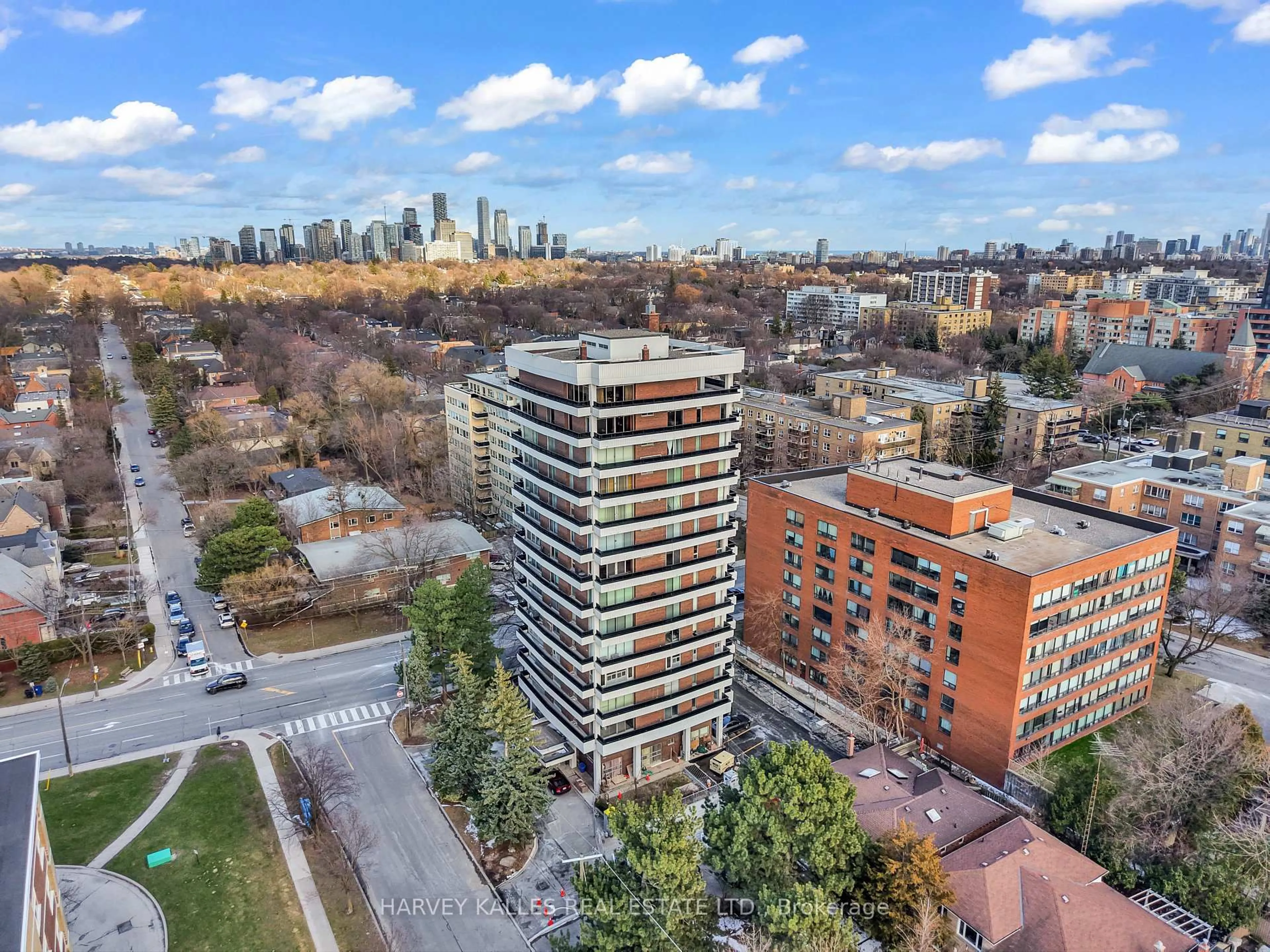 A pic from outside/outdoor area/front of a property/back of a property/a pic from drone, city buildings view from balcony for 2600 Bathurst St #801, Toronto Ontario M6B 2Z4