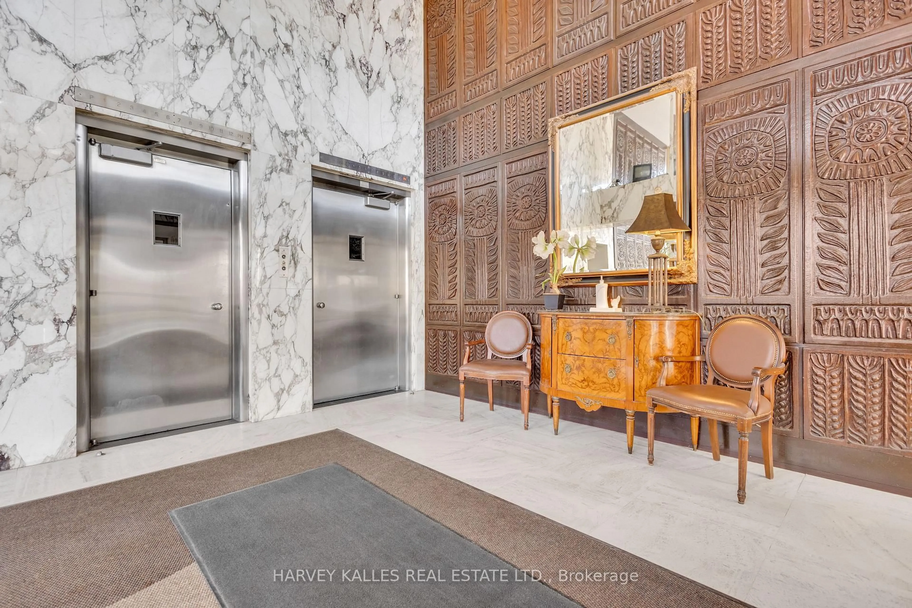 Indoor foyer for 2600 Bathurst St #801, Toronto Ontario M6B 2Z4