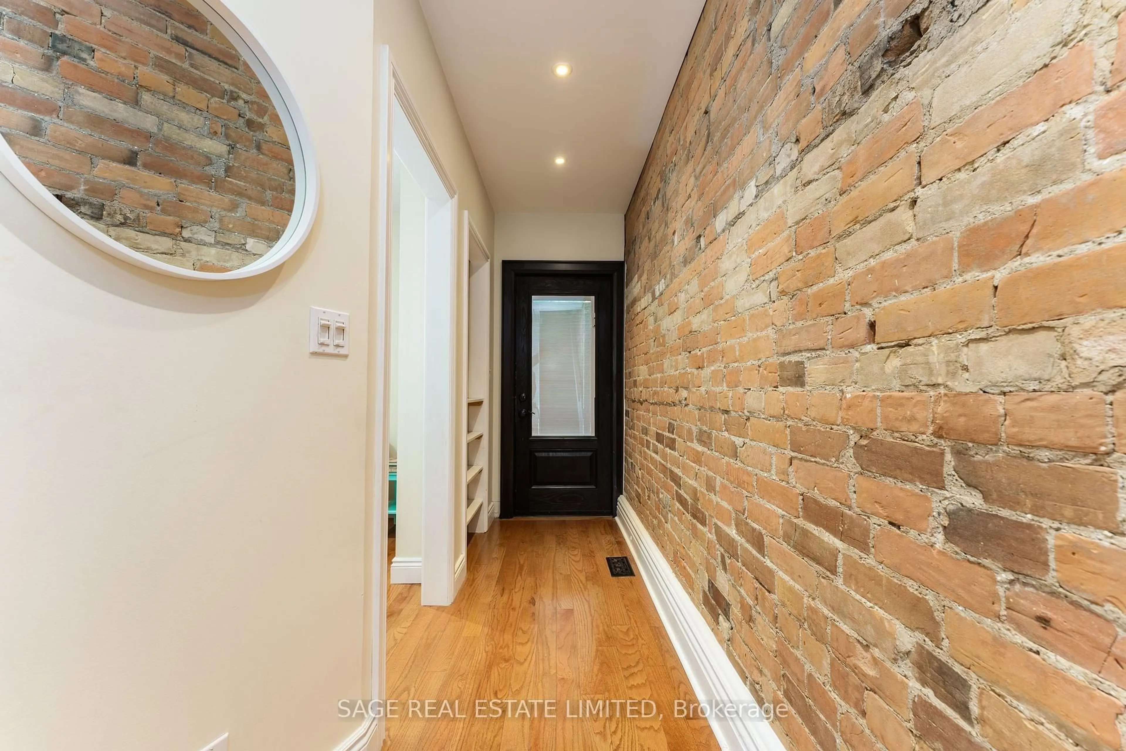 Indoor entryway for 17 Wyndham St, Toronto Ontario M6K 1R8
