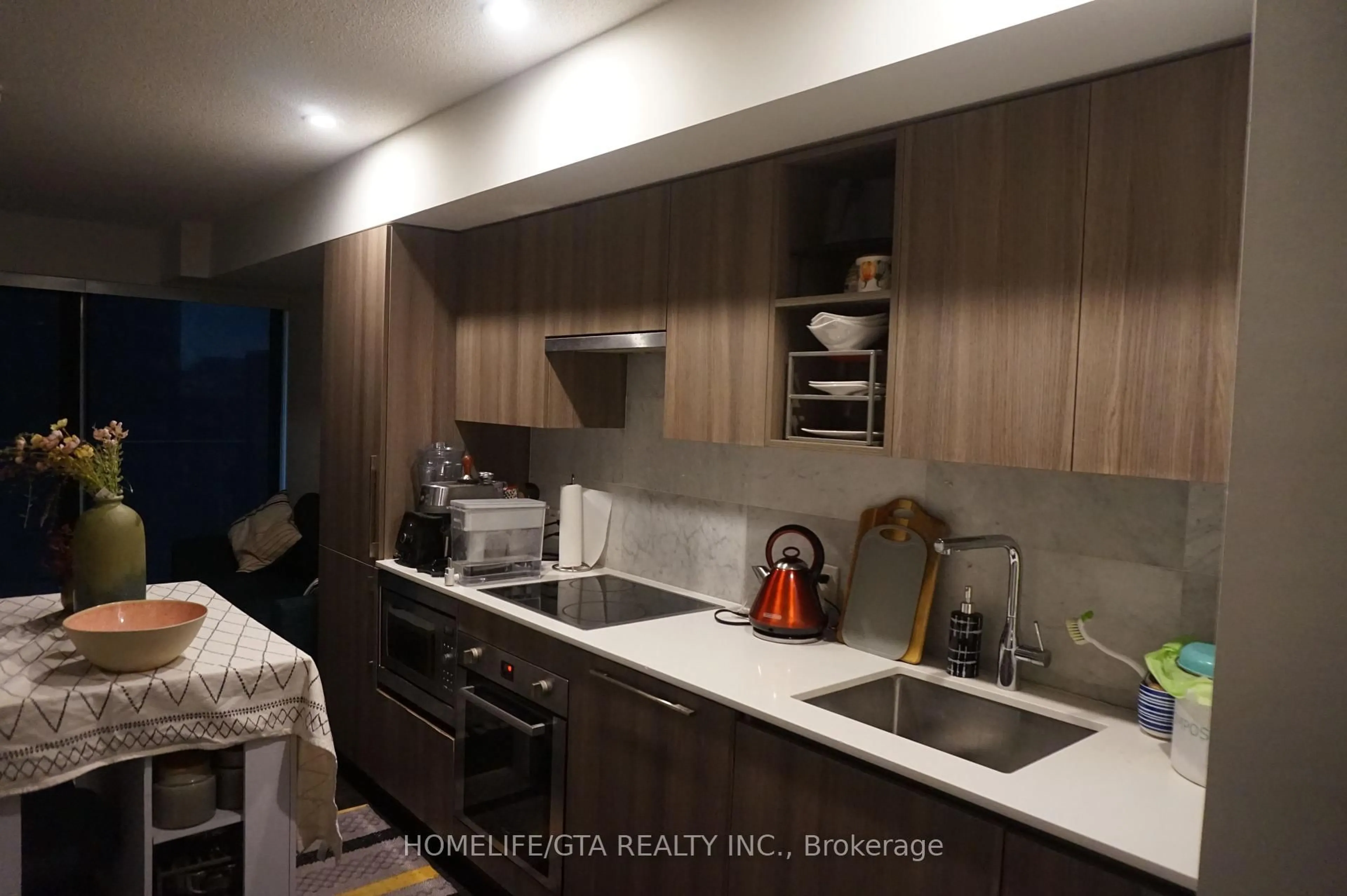Standard kitchen, wood/laminate floor for 17 Bathurst St #1507, Toronto Ontario M5V 0N1