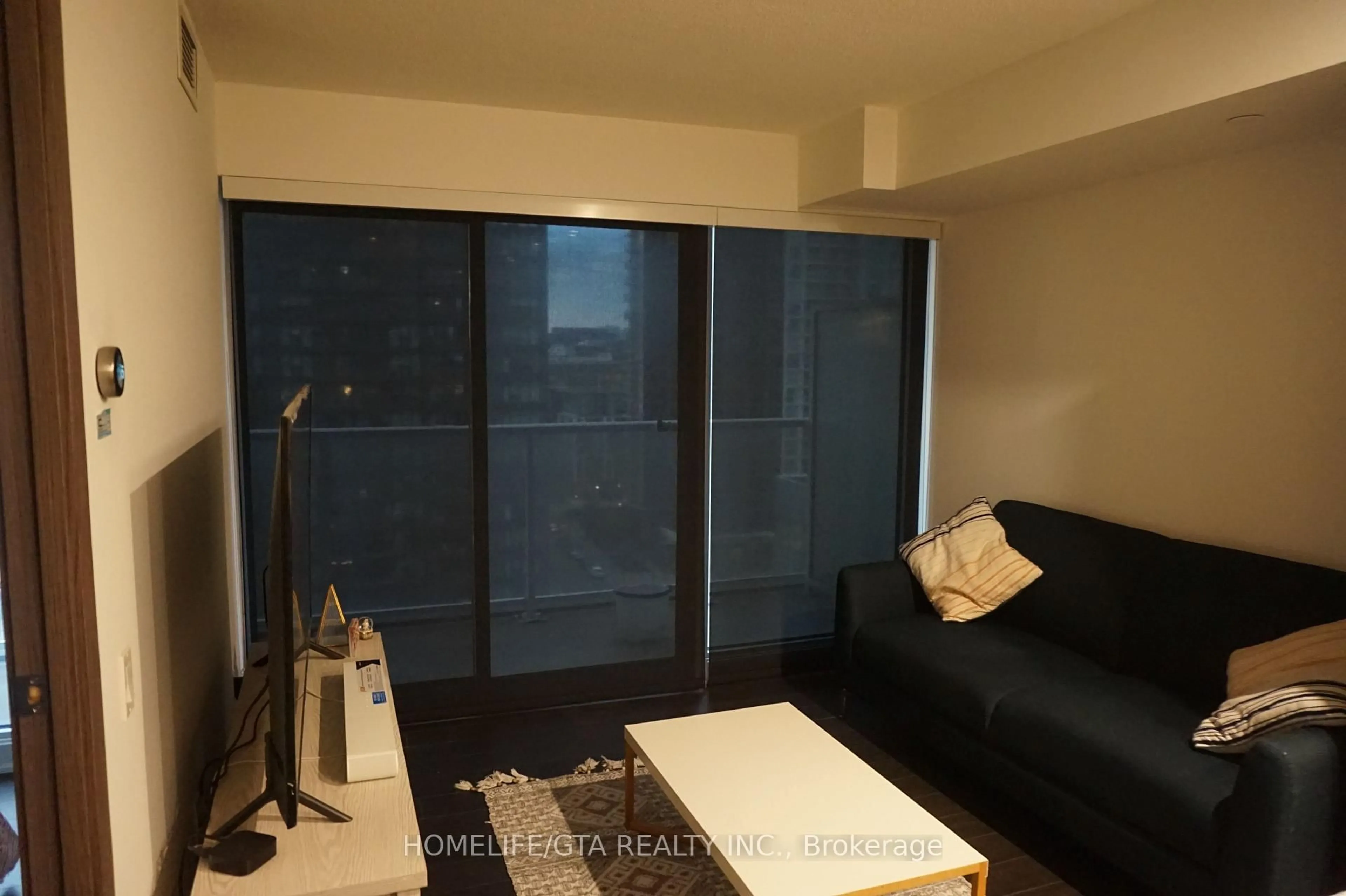 A pic of a room for 17 Bathurst St #1507, Toronto Ontario M5V 0N1