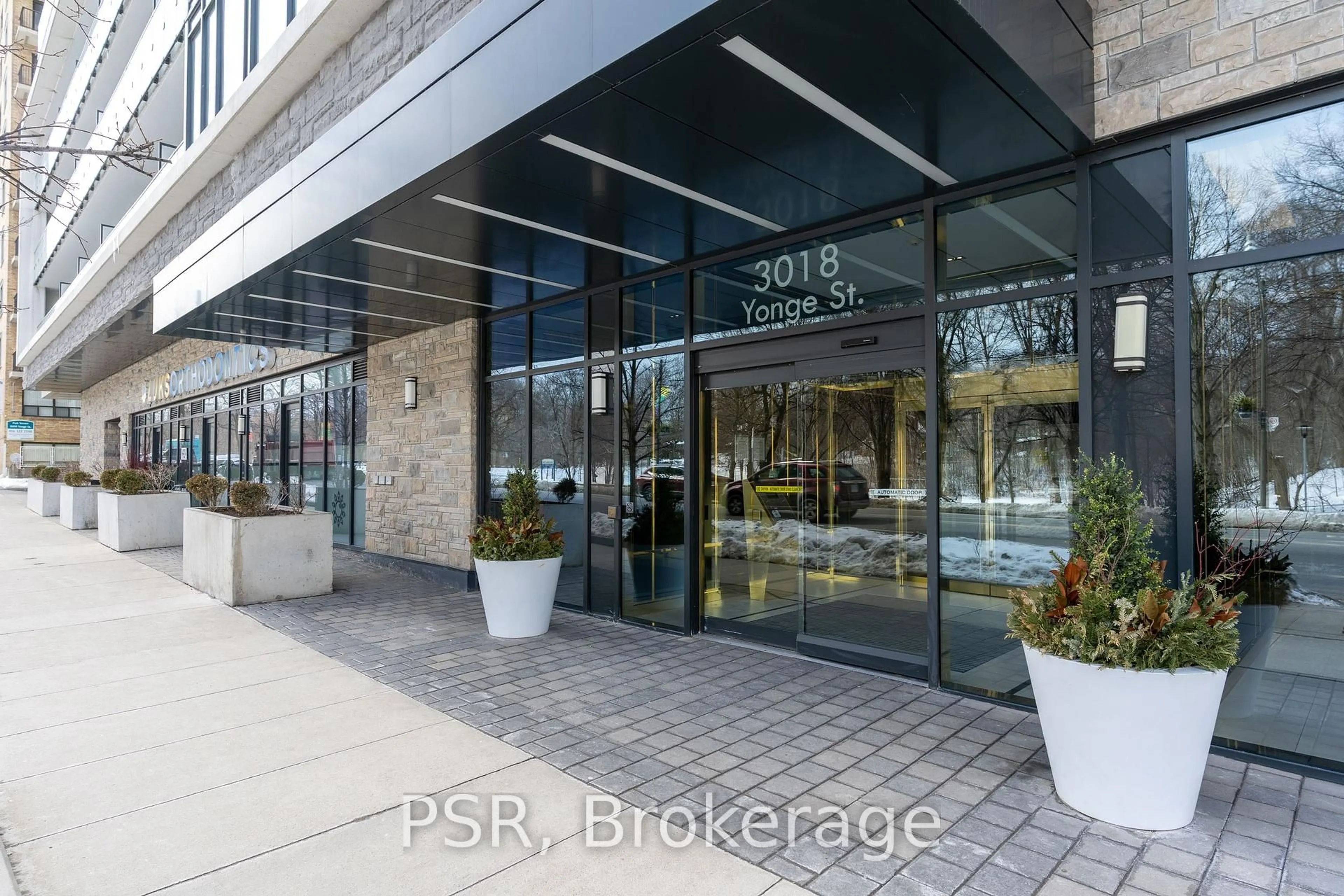 Indoor foyer for 3018 Yonge St #311, Toronto Ontario M4N 0A5
