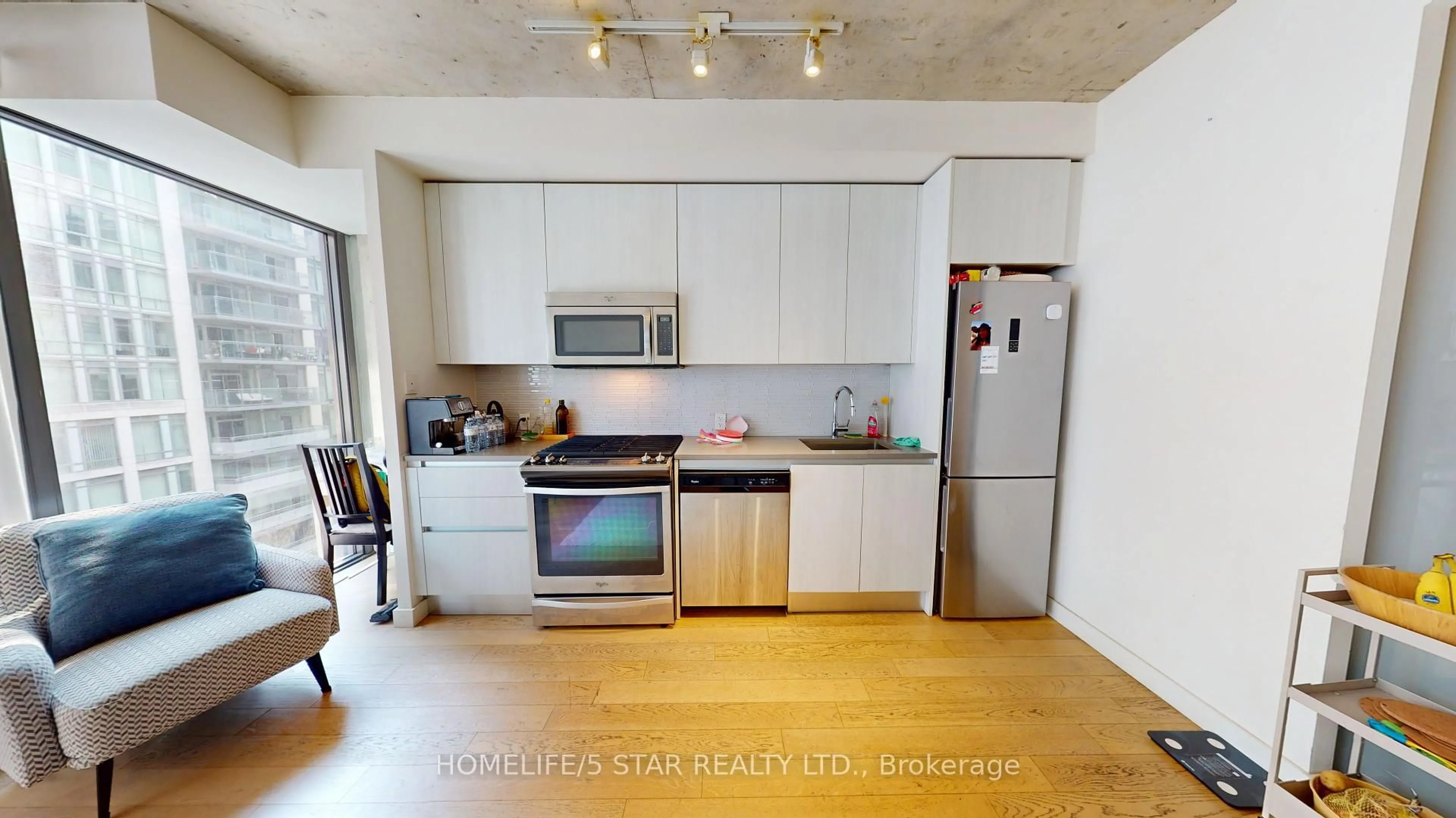 Standard kitchen, unknown for 111 BATHURST St #714, Toronto Ontario M5V 0M9