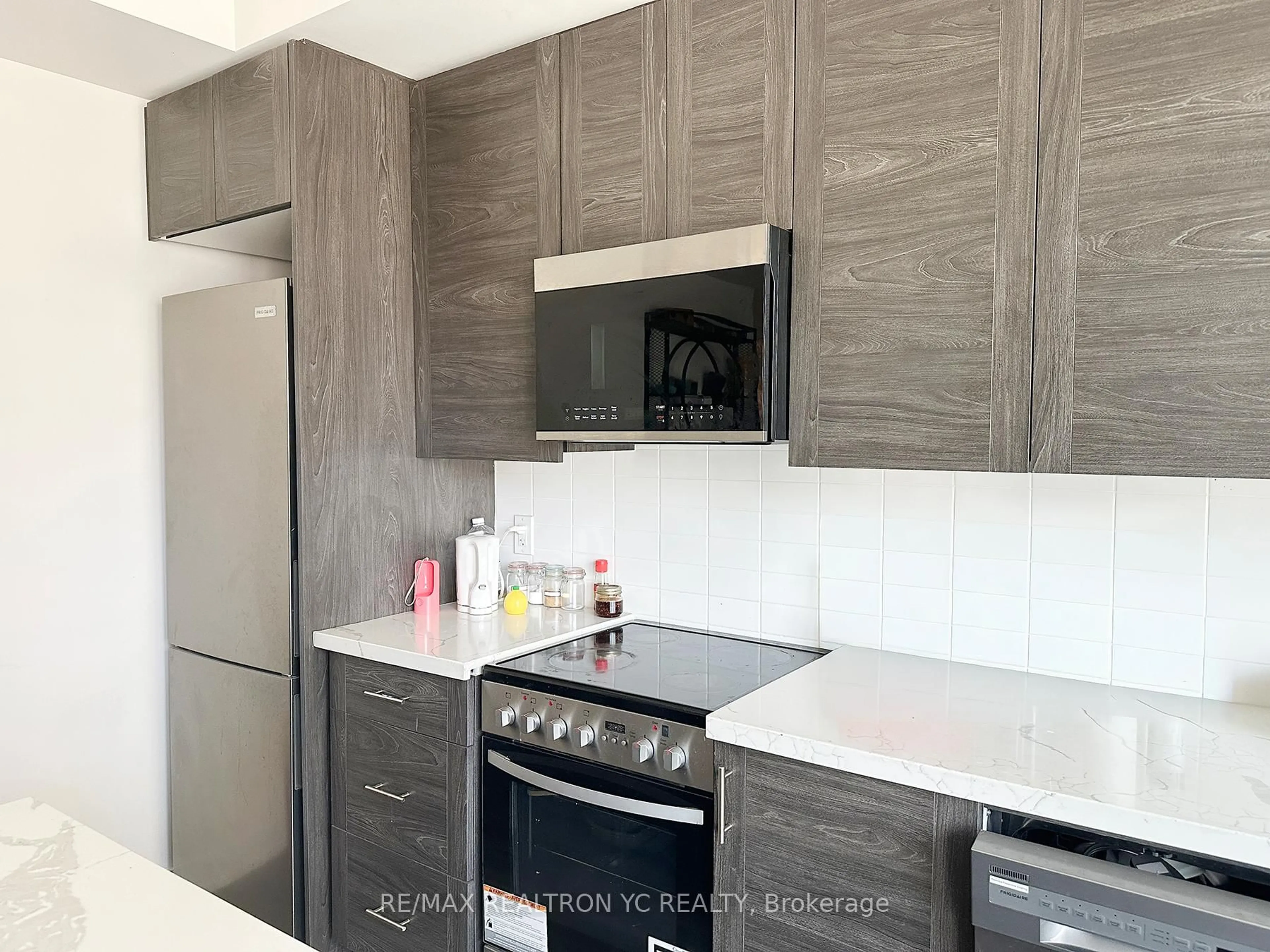 Standard kitchen, unknown for 15 Ellerslie Ave #809, Toronto Ontario M2N 0L7