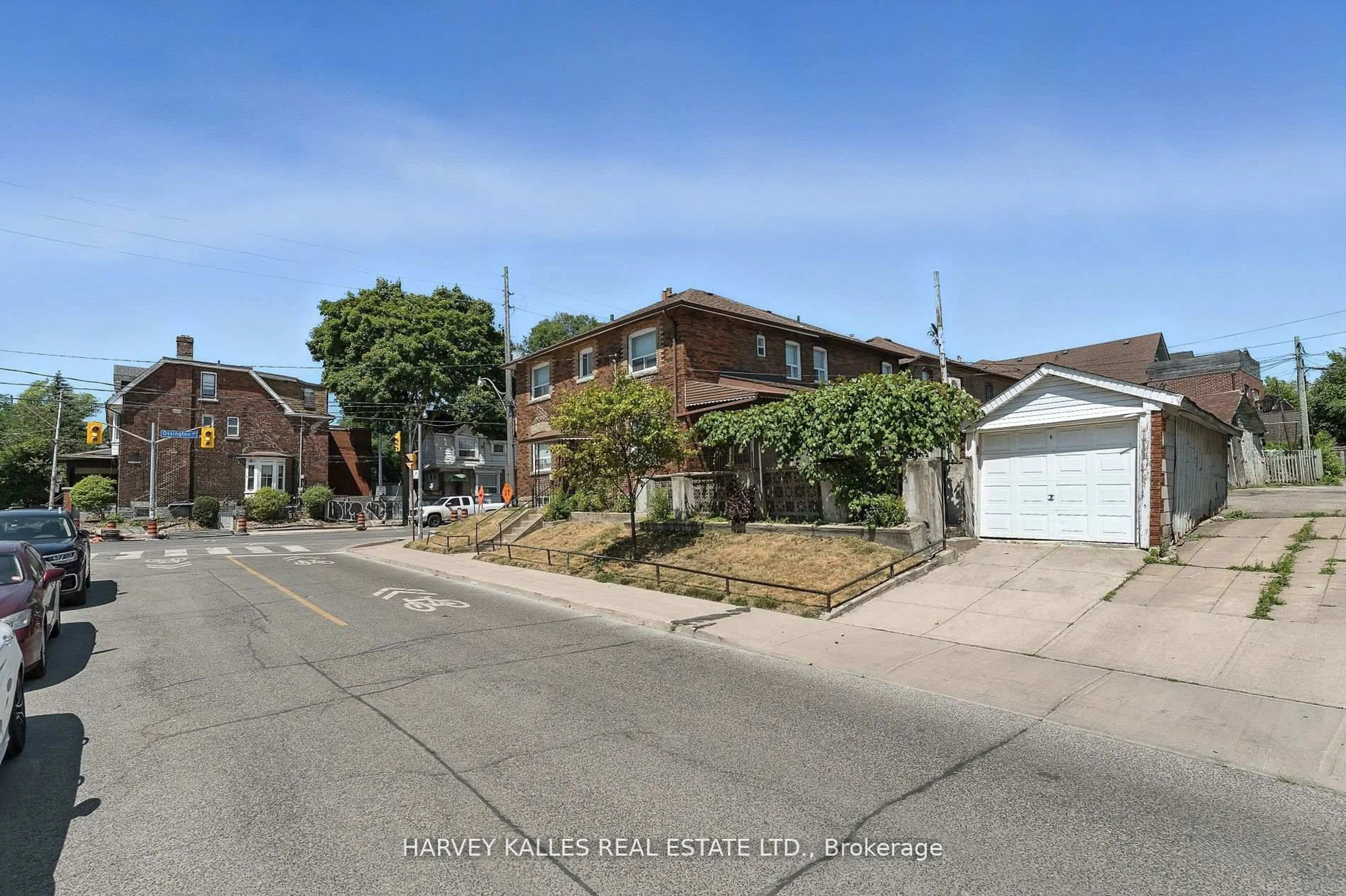 A pic from outside/outdoor area/front of a property/back of a property/a pic from drone, street for 547 Ossington Ave, Toronto Ontario M6G 3T4