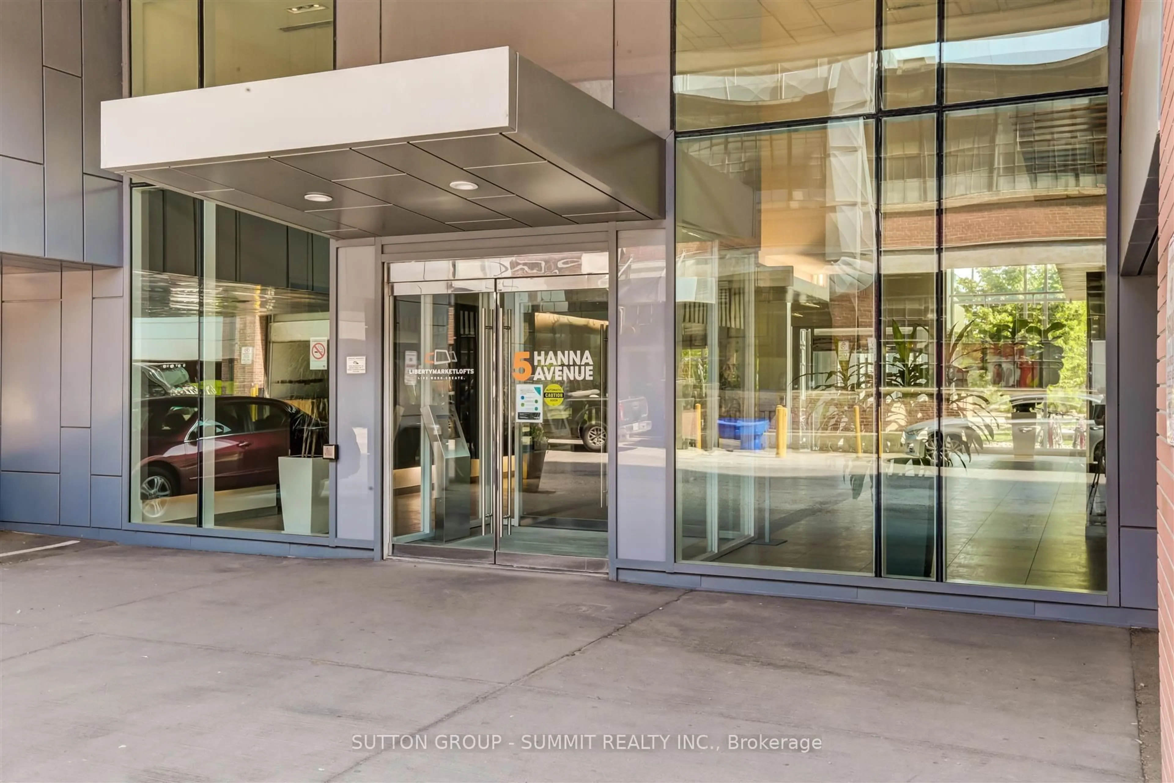 Indoor foyer for 5 Hanna Ave #505, Toronto Ontario M6K 1W8