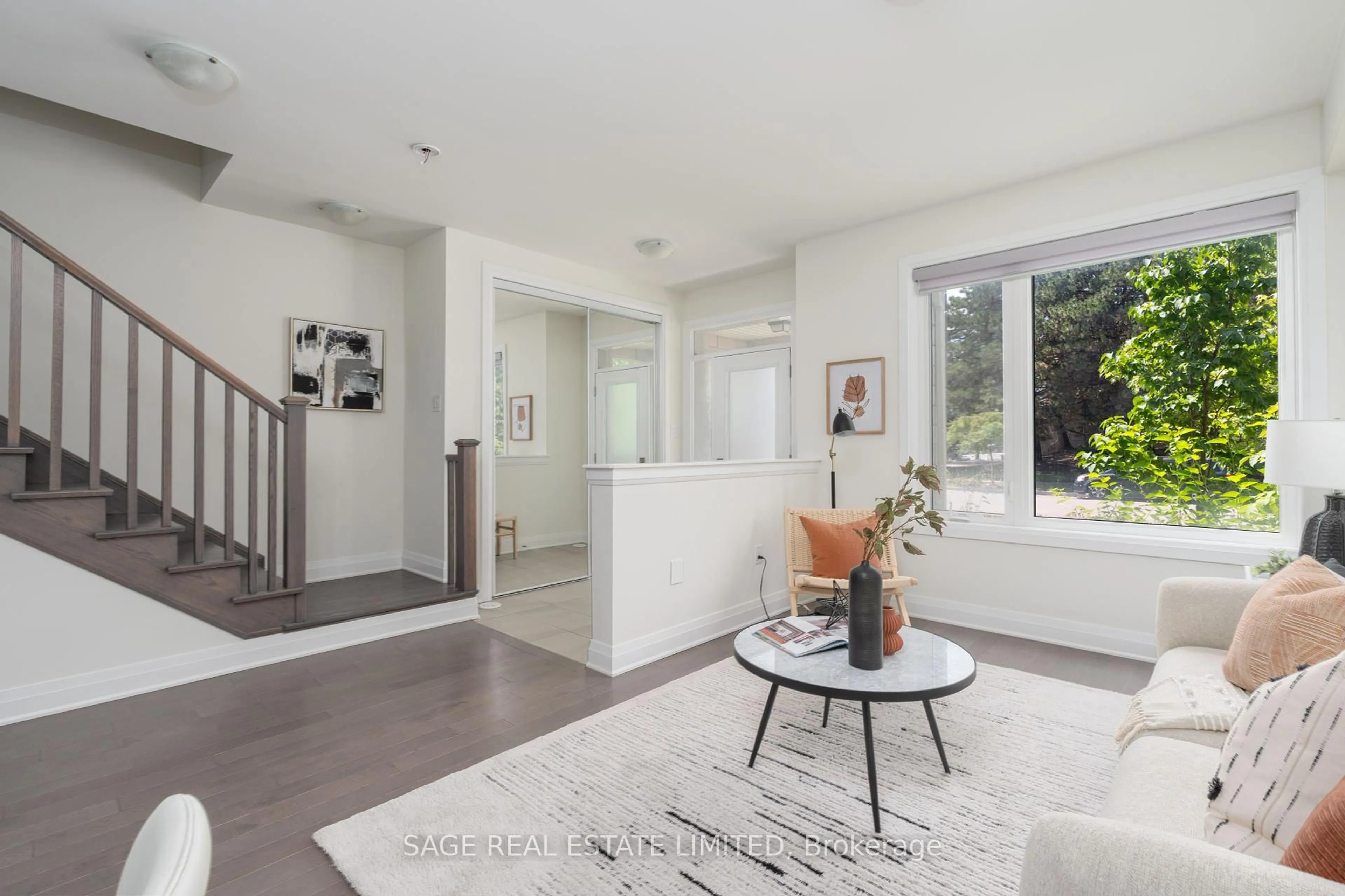 Indoor entryway for 211 The Donway, Toronto Ontario M3B 2Y8