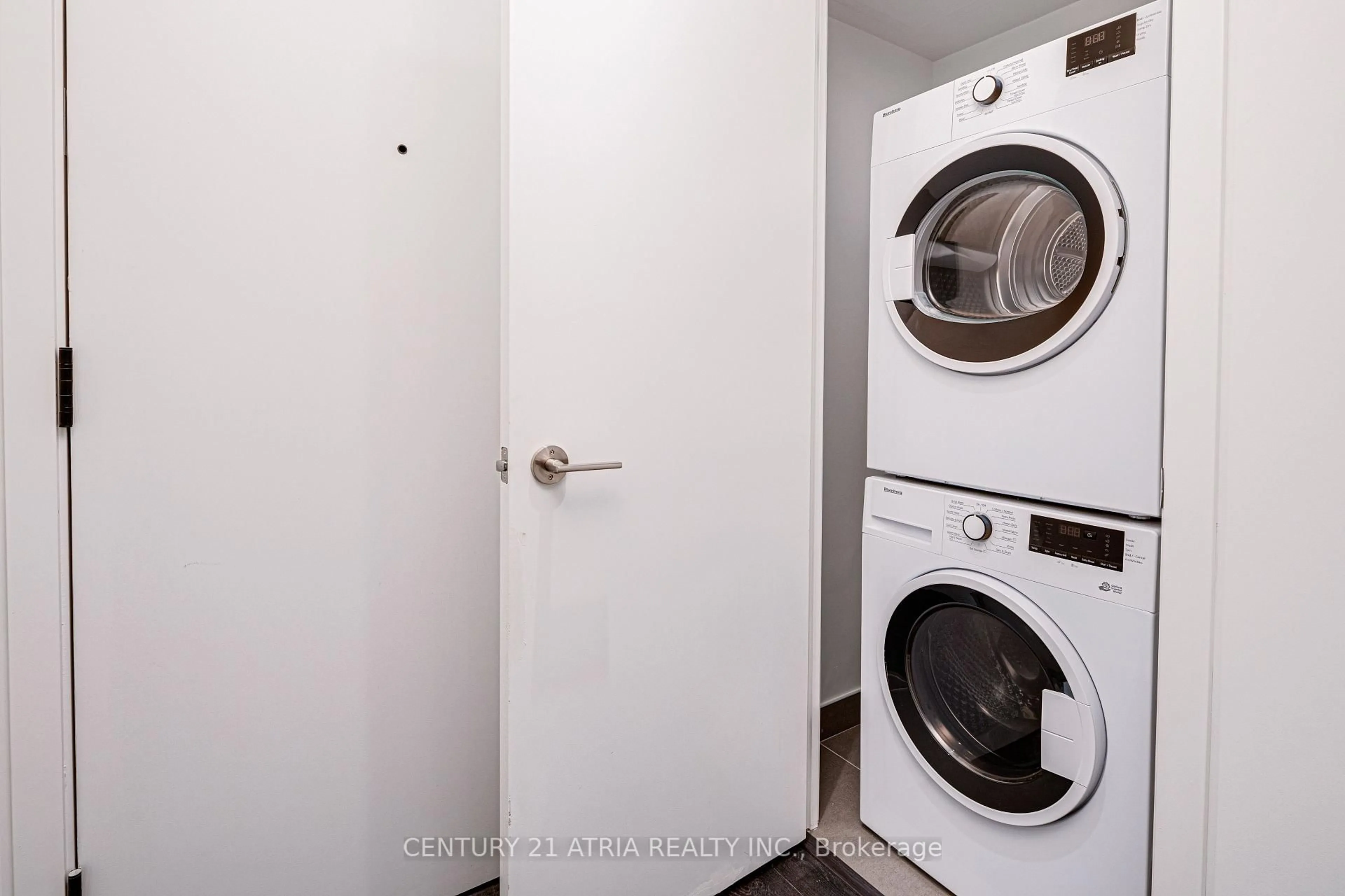 Laundry room for 55 Mercer St #322, Toronto Ontario M5V 0W4