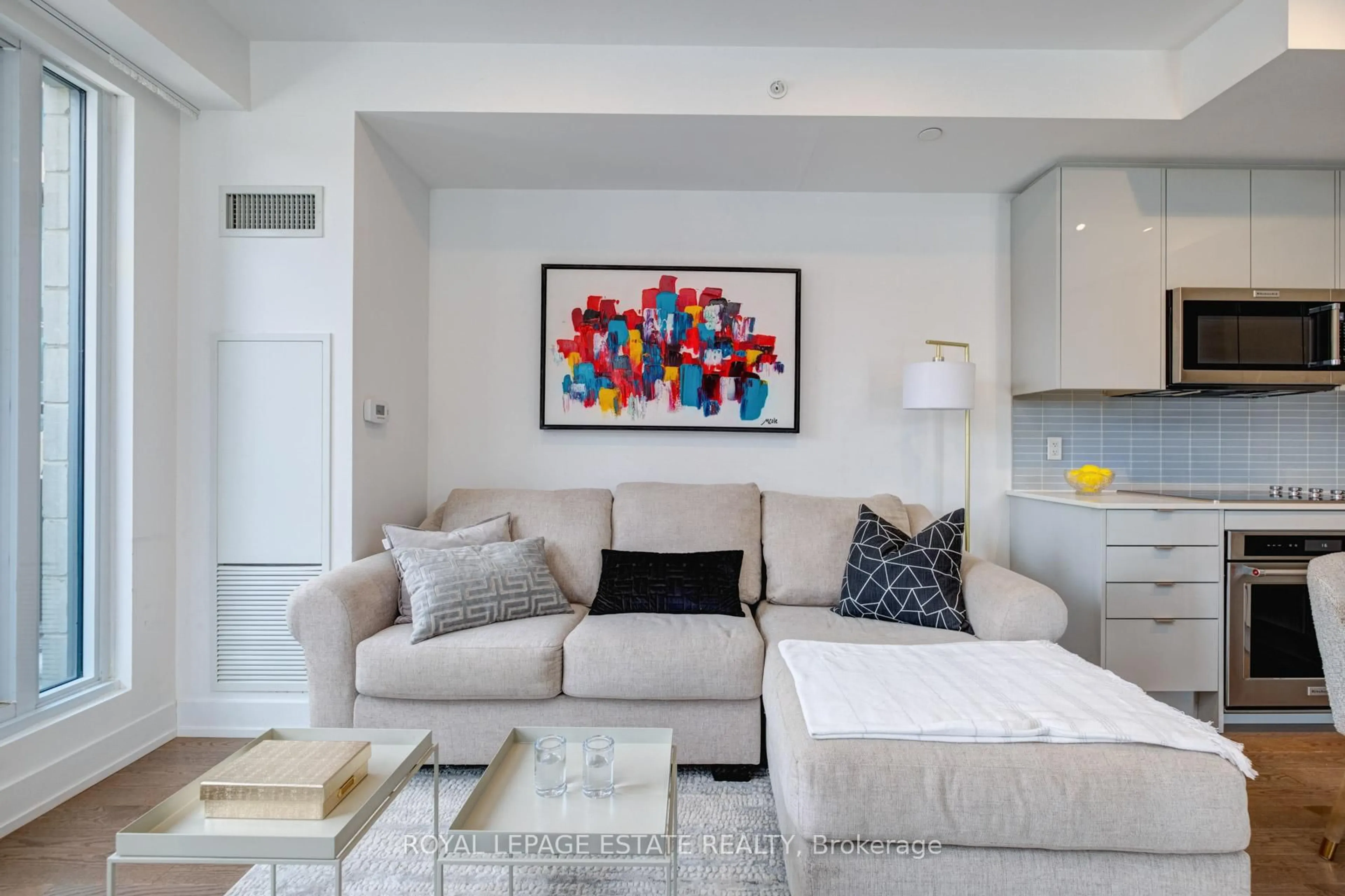 Living room with furniture, unknown for 175 Pears Ave #Th9, Toronto Ontario M5R 0C1