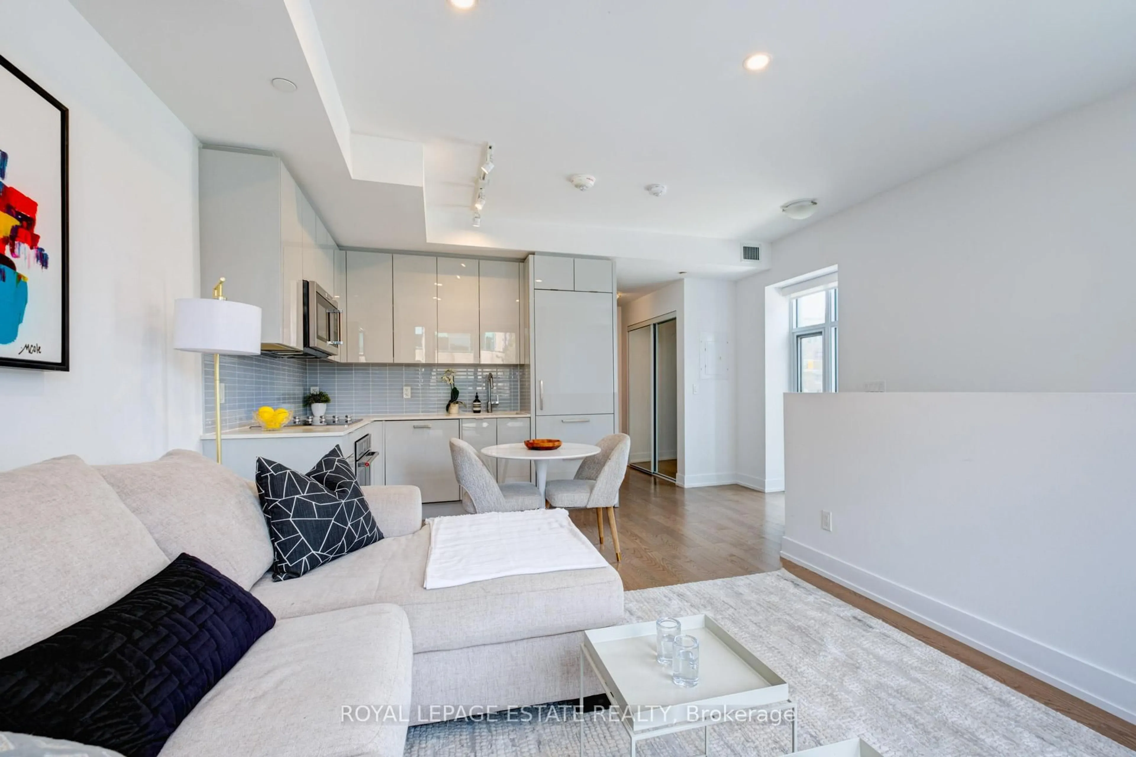 Living room with furniture, unknown for 175 Pears Ave #Th9, Toronto Ontario M5R 0C1