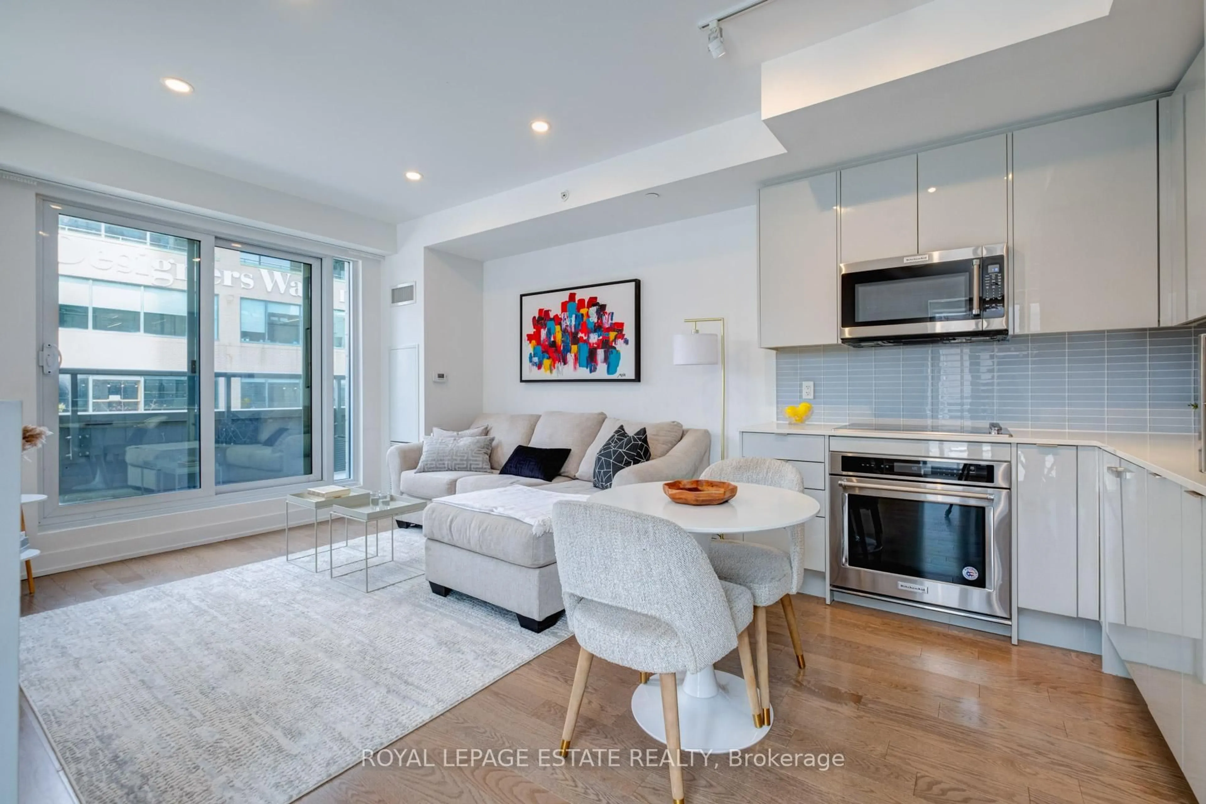 Living room with furniture, unknown for 175 Pears Ave #Th9, Toronto Ontario M5R 0C1