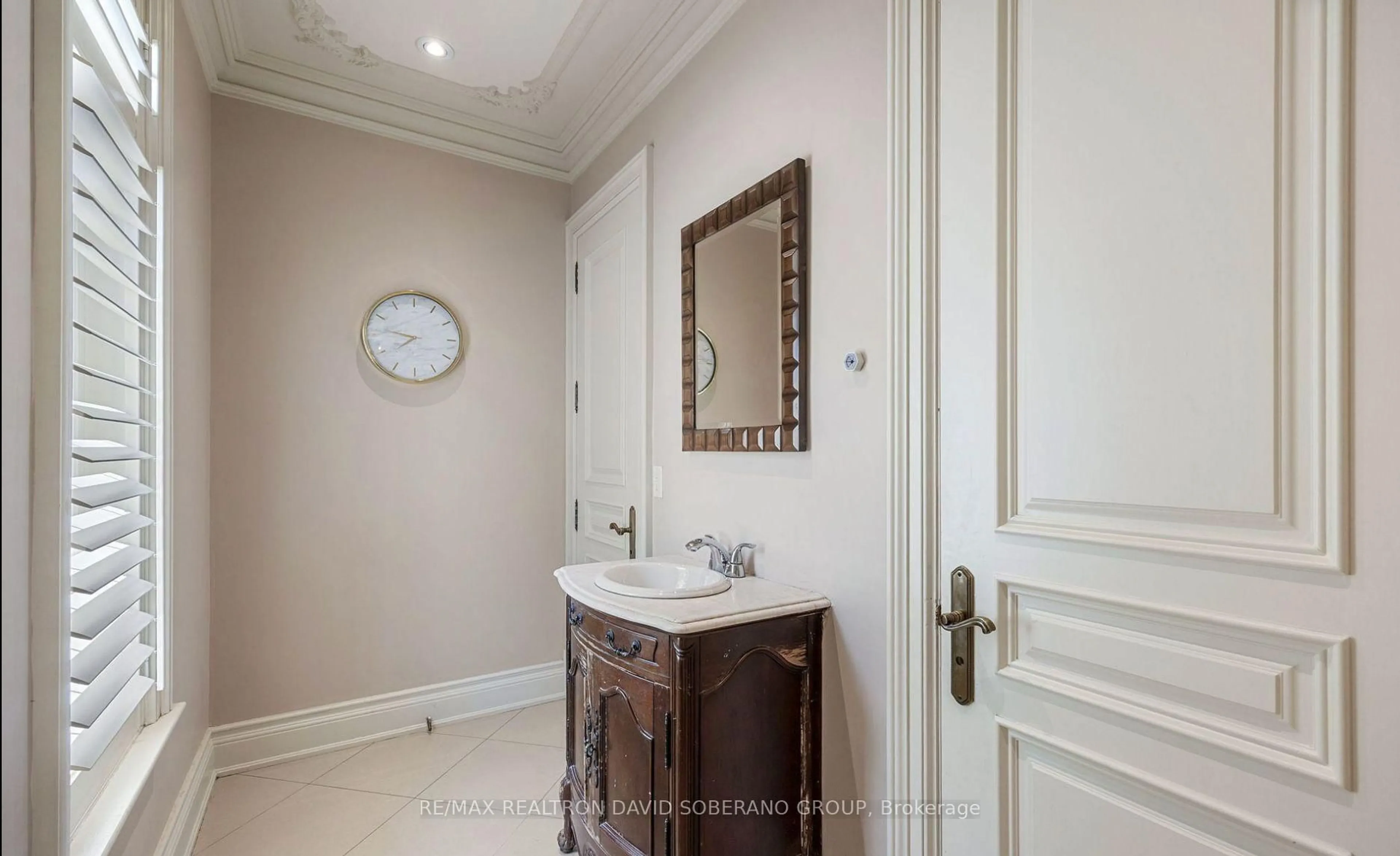 Standard bathroom, ceramic/tile floor for 10 Bainbridge Ave, Toronto Ontario M3H 2J7