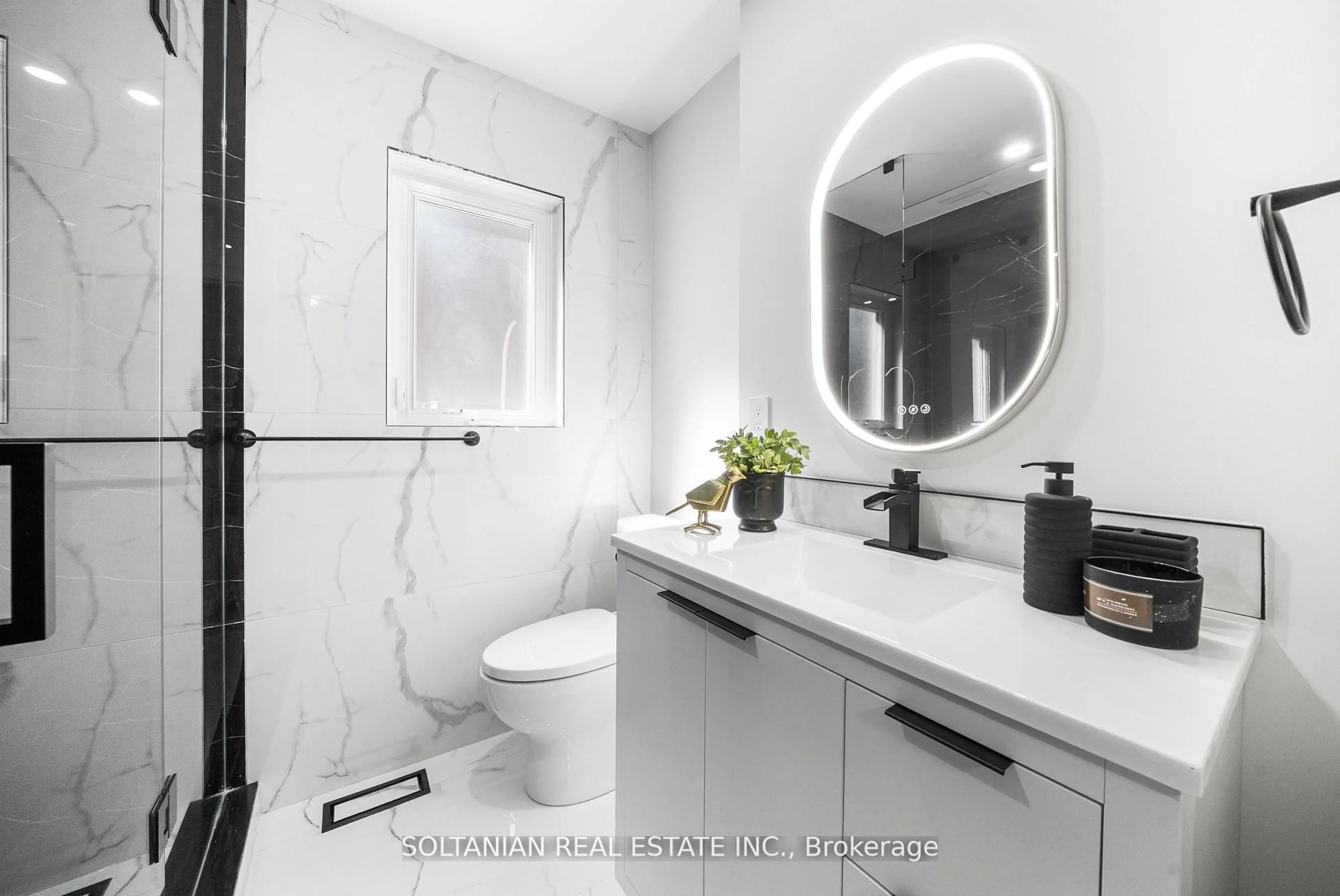 Contemporary bathroom, ceramic/tile floor for 21 Tally Lane, Toronto Ontario M2K 1V3
