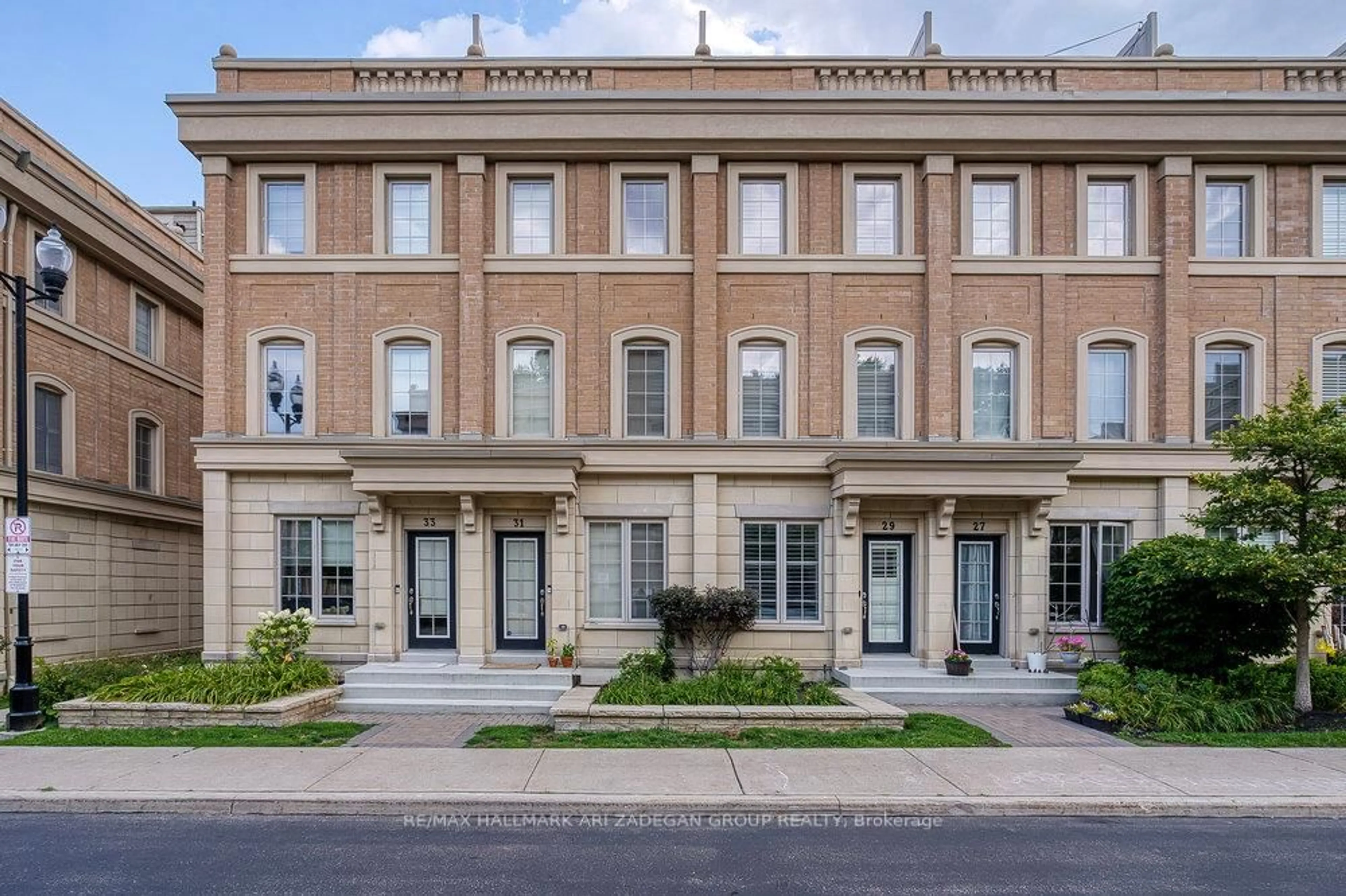 Unknown for 31 Hargrave Lane, Toronto Ontario M4N 0A4