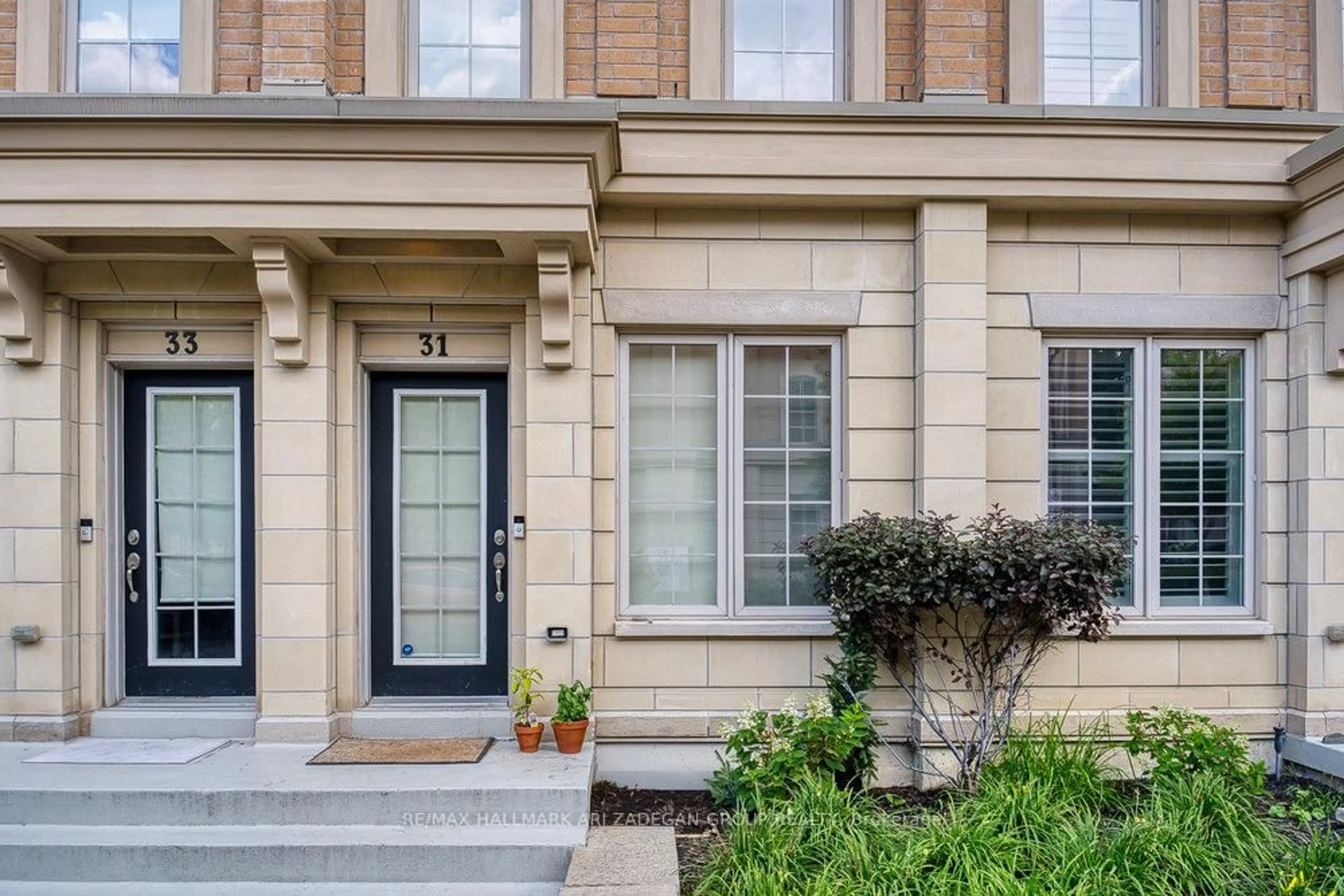 Unknown for 31 Hargrave Lane, Toronto Ontario M4N 0A4