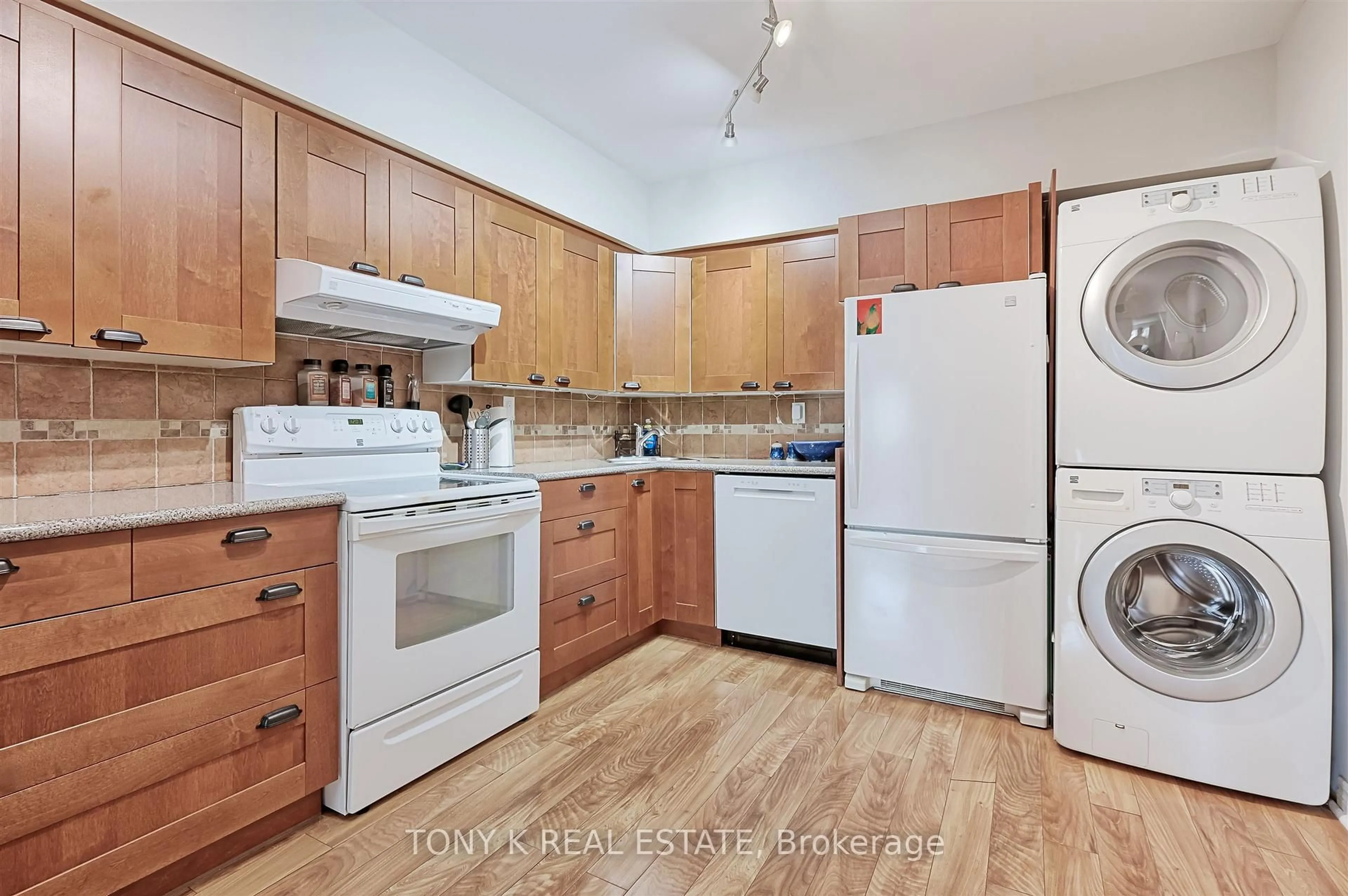 Standard kitchen, unknown for 6 Esterbrooke Ave #85, Toronto Ontario M2J 2C2