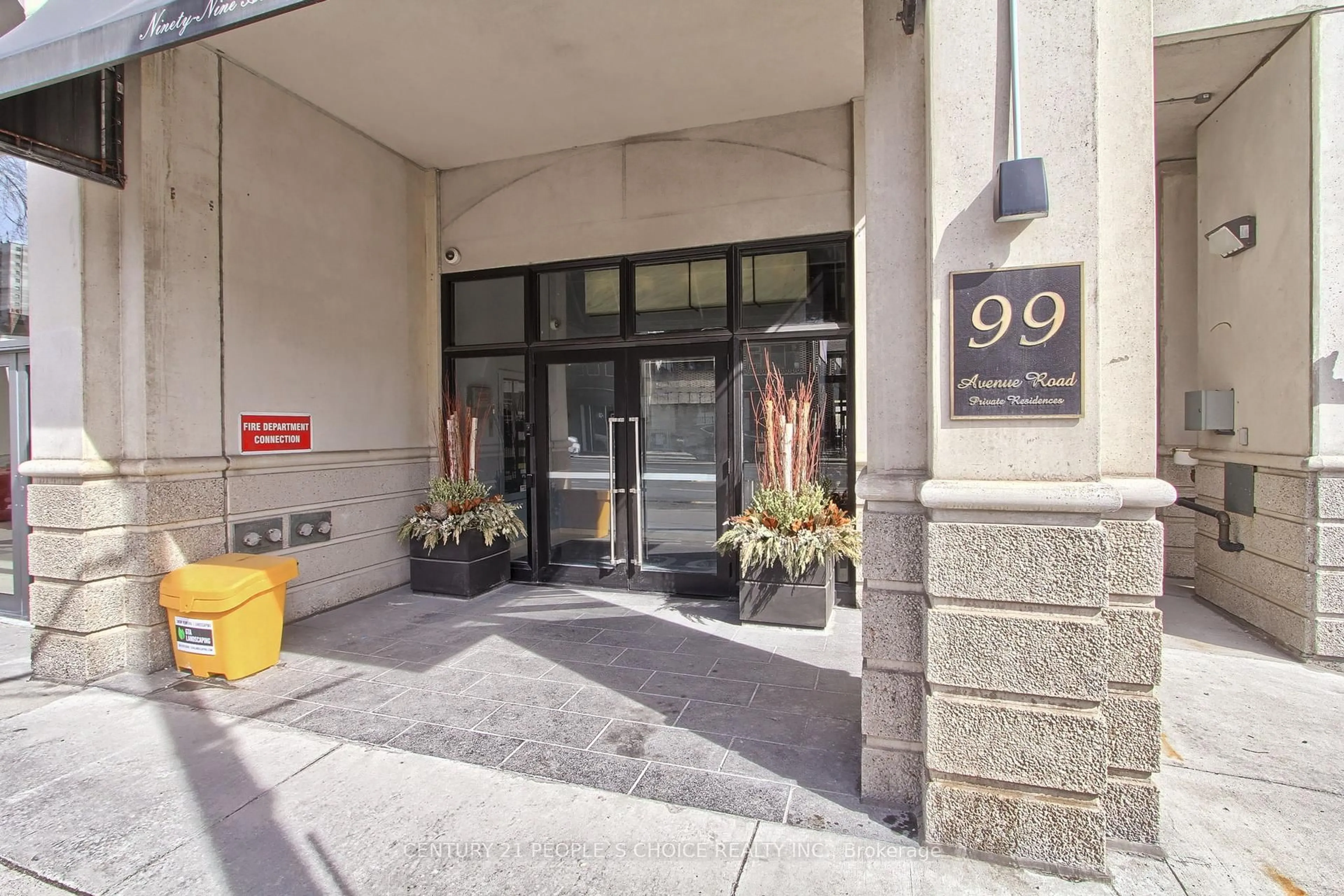 Indoor foyer for 99 Avenue Rd #706, Toronto Ontario M5R 2G5