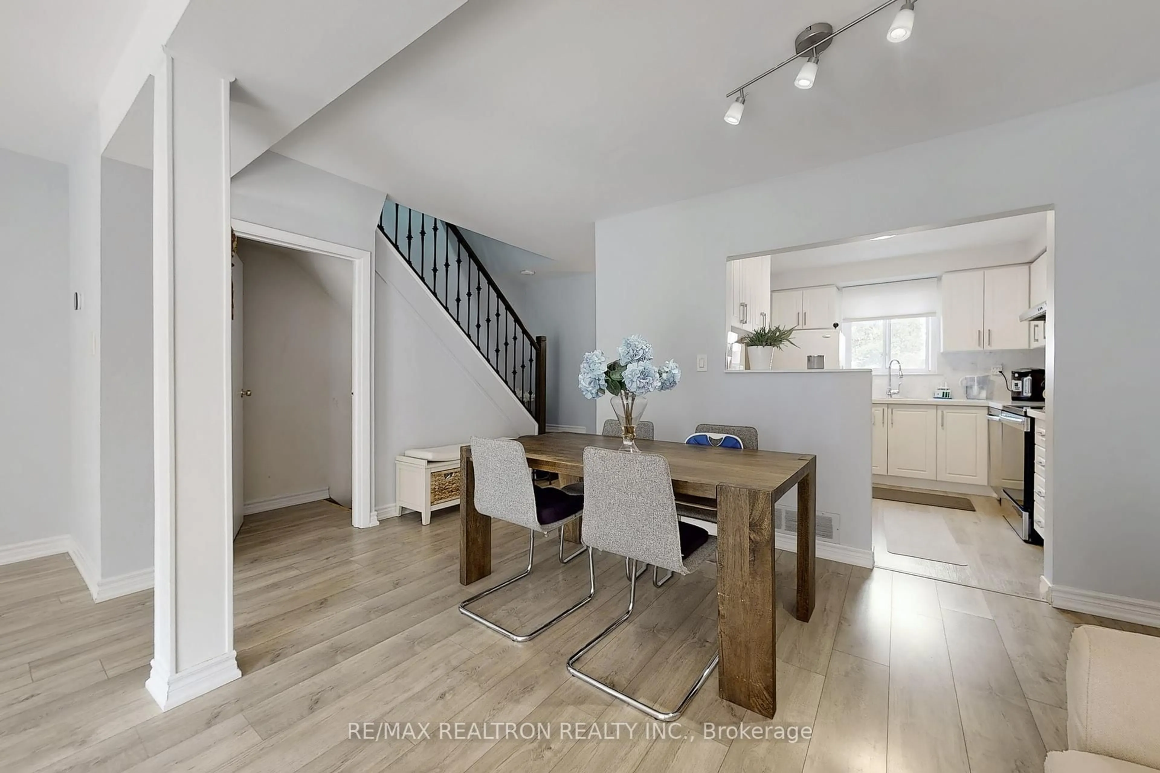 Unknown for 15 Esterbrooke Ave #131, Toronto Ontario M2J 2C5