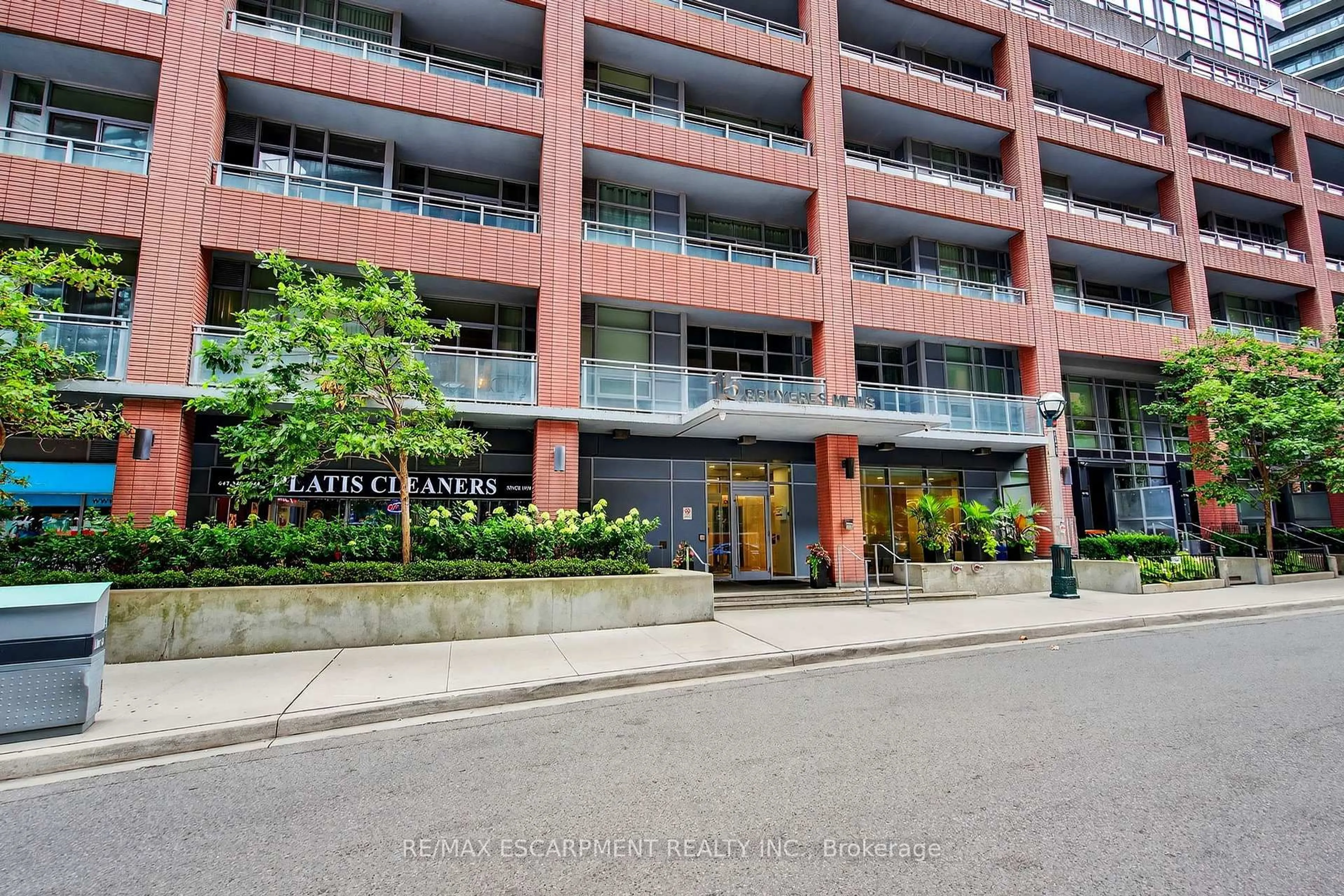 Unknown for 15 BRUYERES Mews #212, Toronto Ontario M5V 0A7