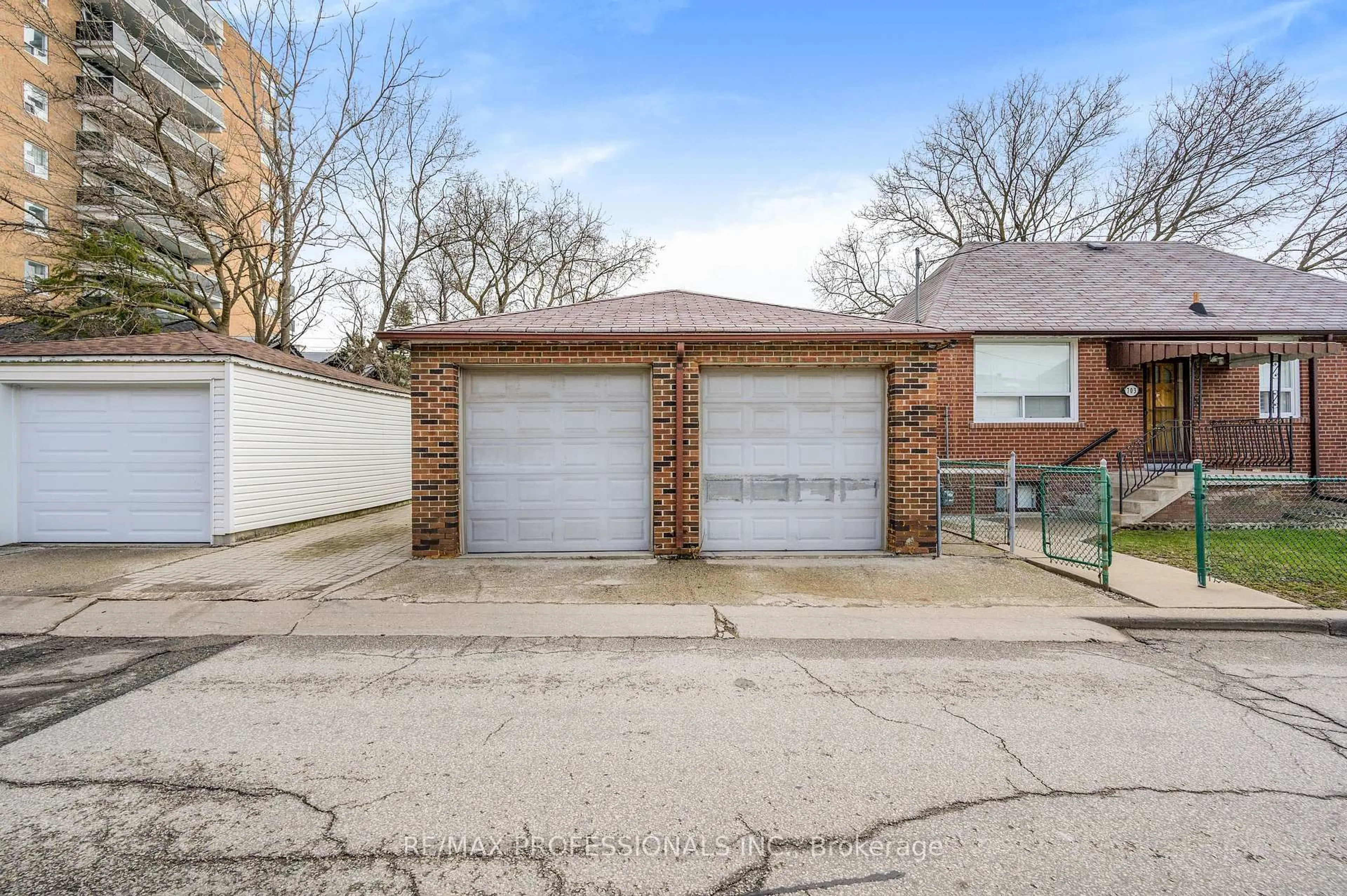 Indoor garage for 560 Atlas Ave, Toronto Ontario M6C 3R4