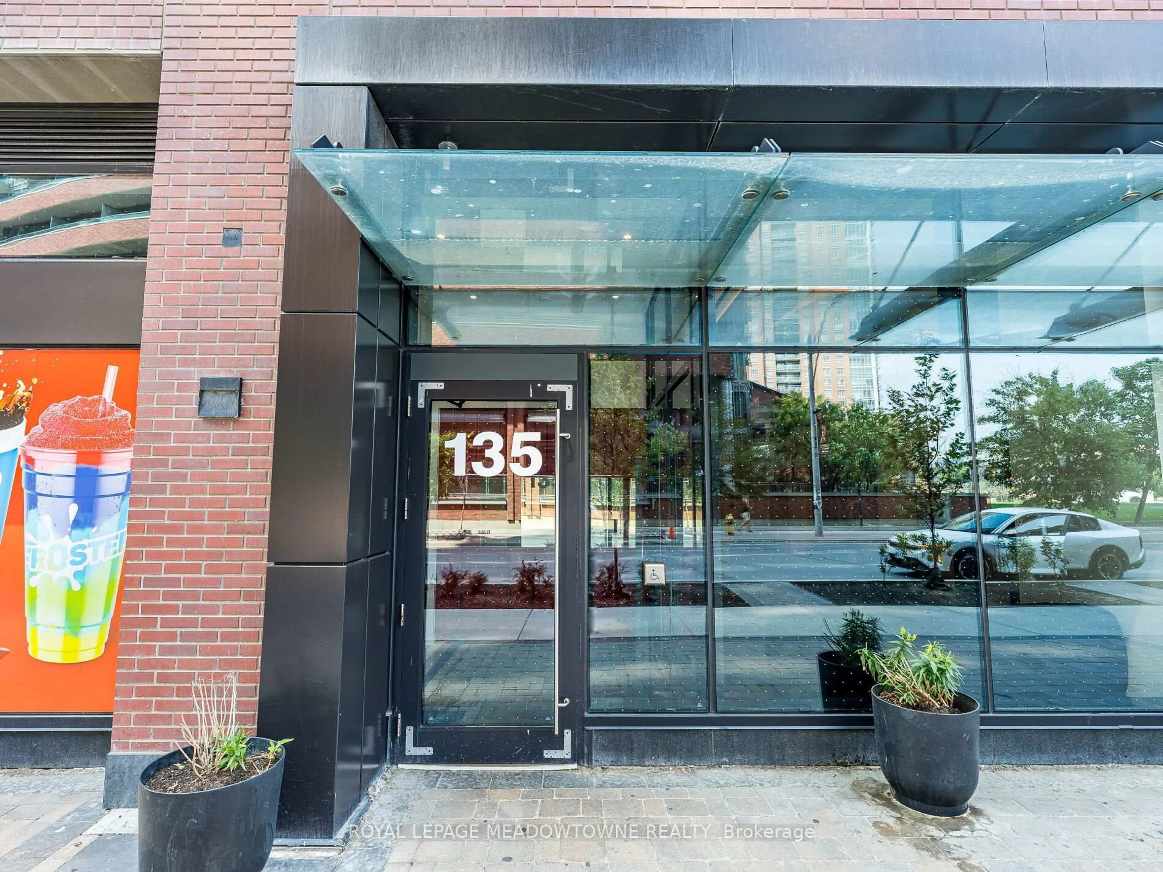 Indoor foyer for 135 East Liberty St #2310, Toronto Ontario M6K 0G7