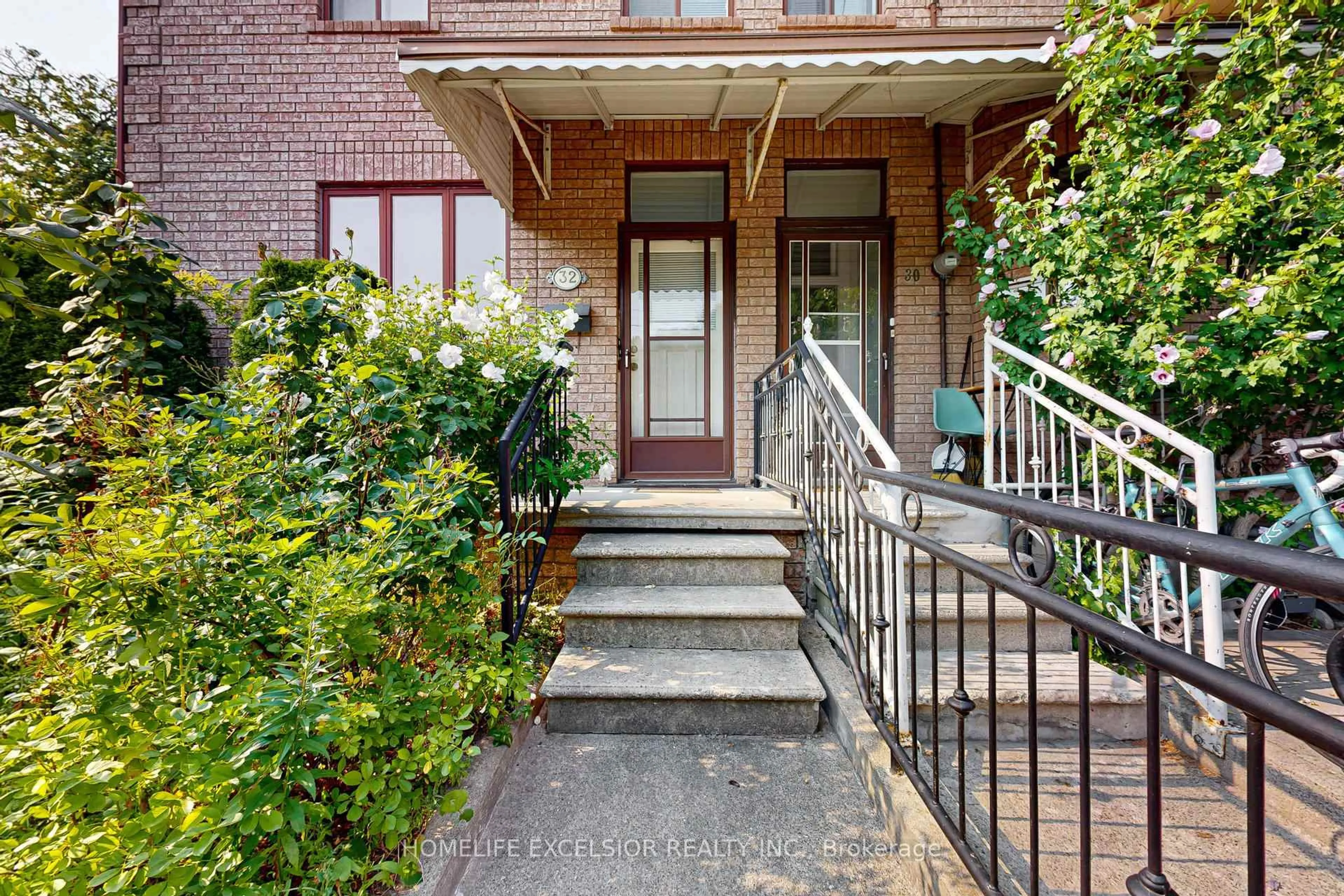 Unknown for 32 Argyle St, Toronto Ontario M6J 1N4