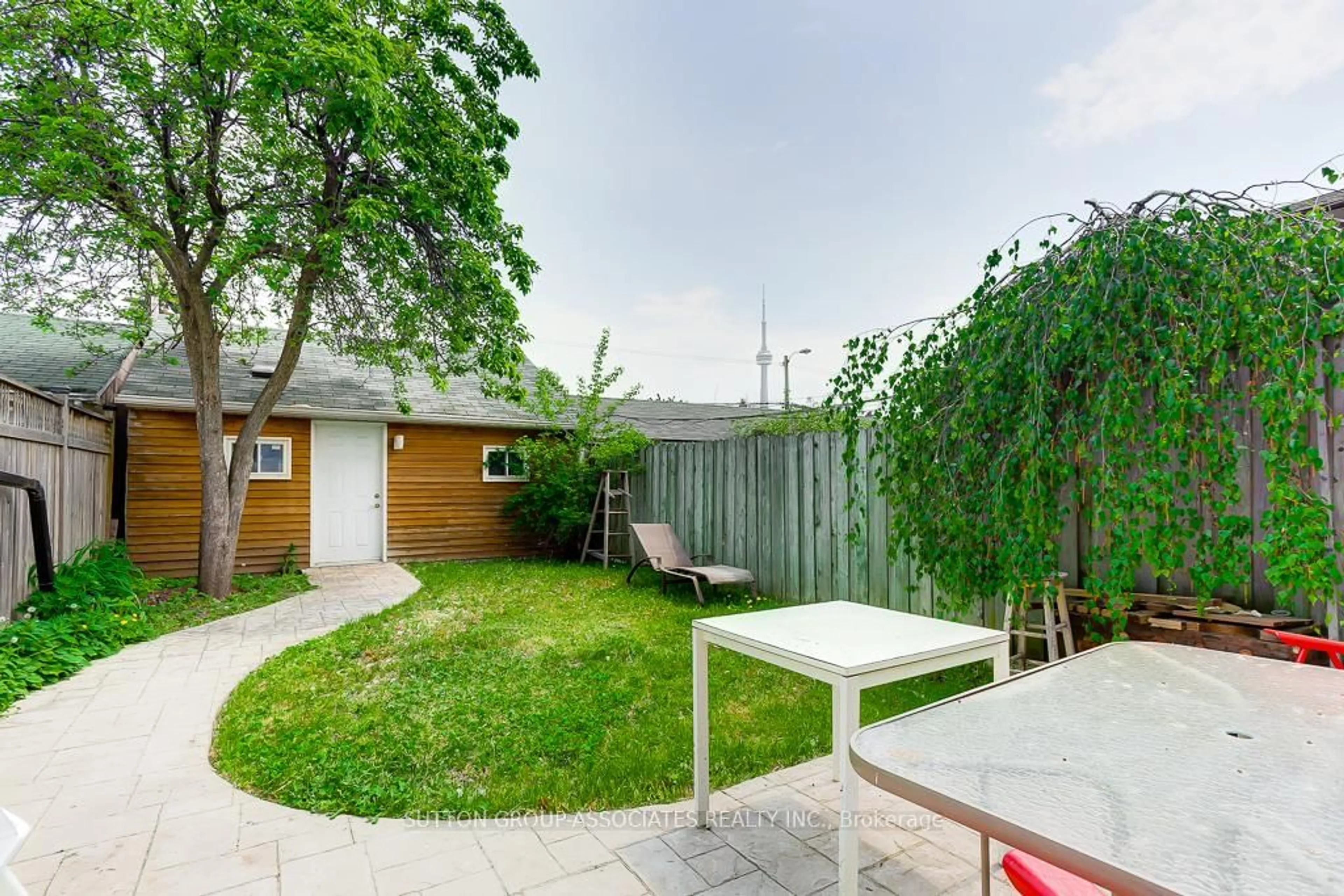 Patio, street for 69 Palmerston Ave, Toronto Ontario M6J 2J2