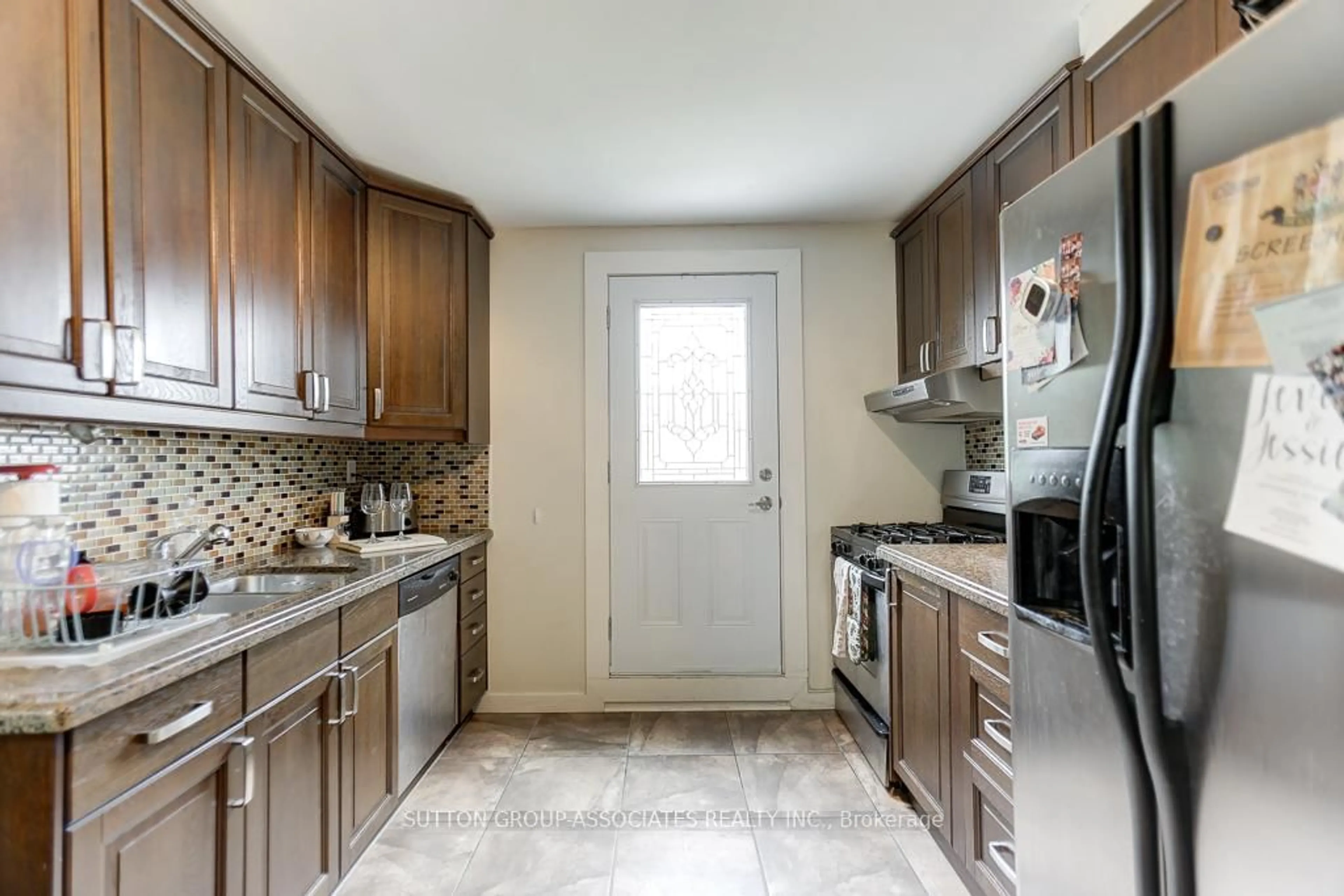 Standard kitchen, ceramic/tile floor for 69 Palmerston Ave, Toronto Ontario M6J 2J2