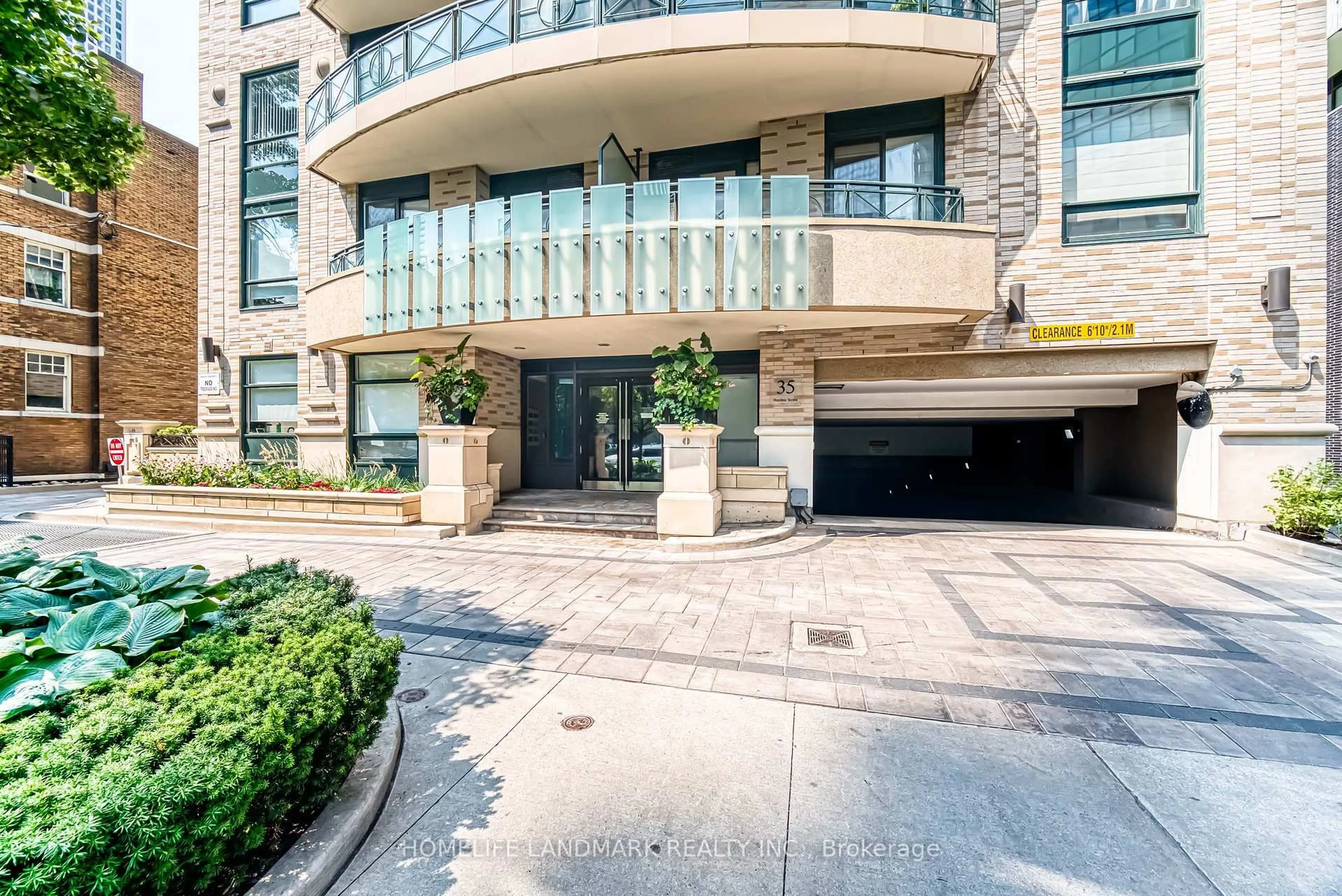 Indoor foyer for 35 Hayden St #2701, Toronto Ontario M4Y 3C3
