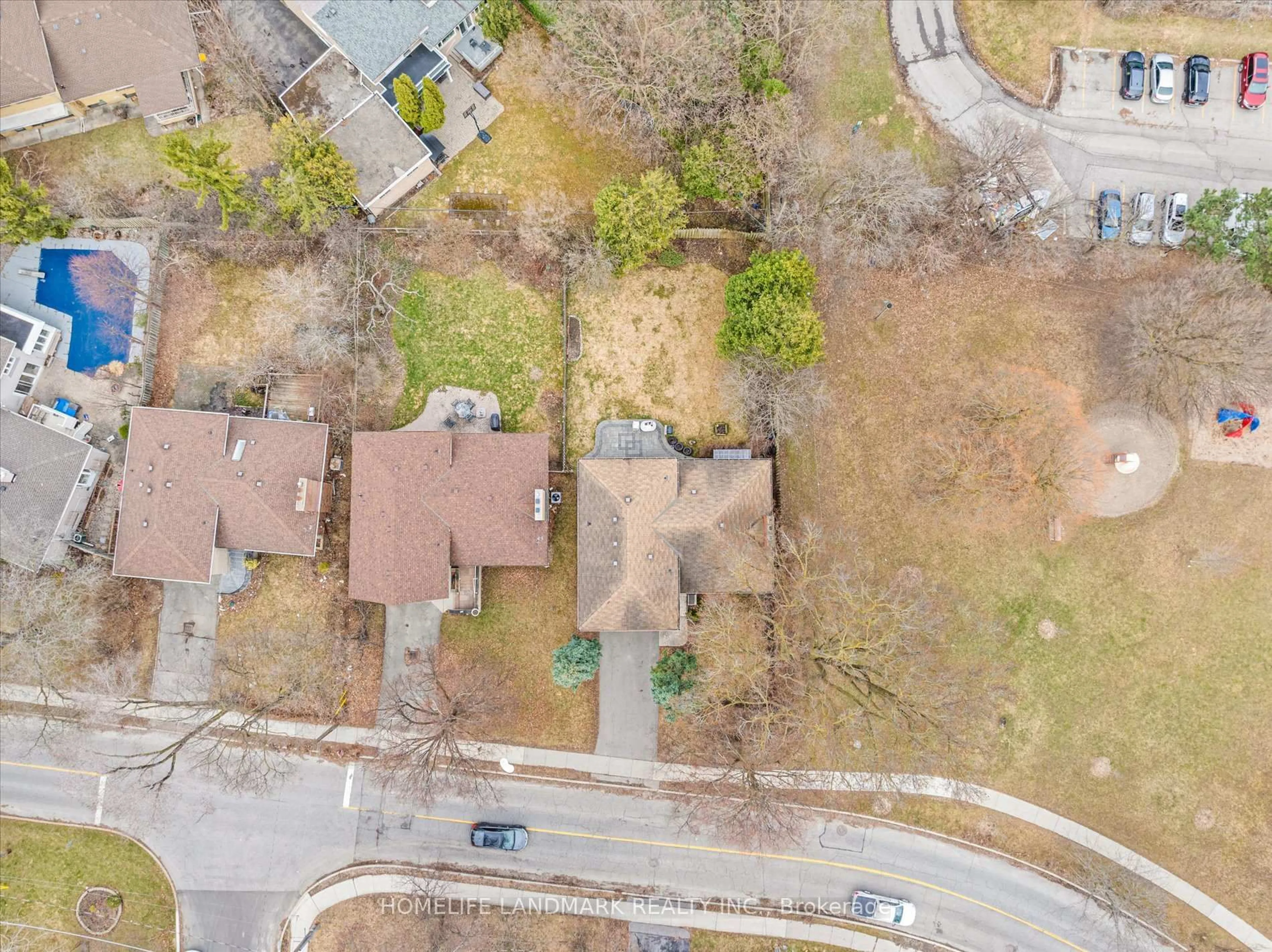 A pic from outside/outdoor area/front of a property/back of a property/a pic from drone, street for 1 Hawksbury Dr, Toronto Ontario M2K 1M2