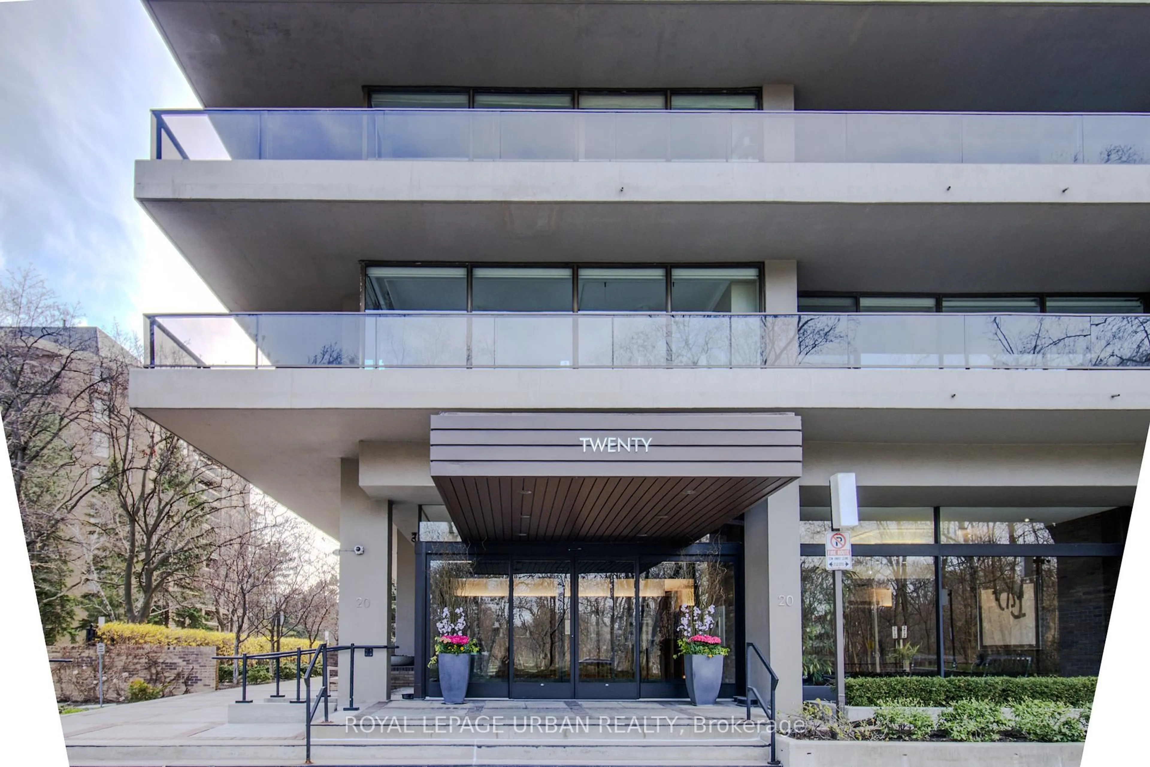 Indoor foyer for 20 Avoca Ave #1502/03, Toronto Ontario M4T 2B8