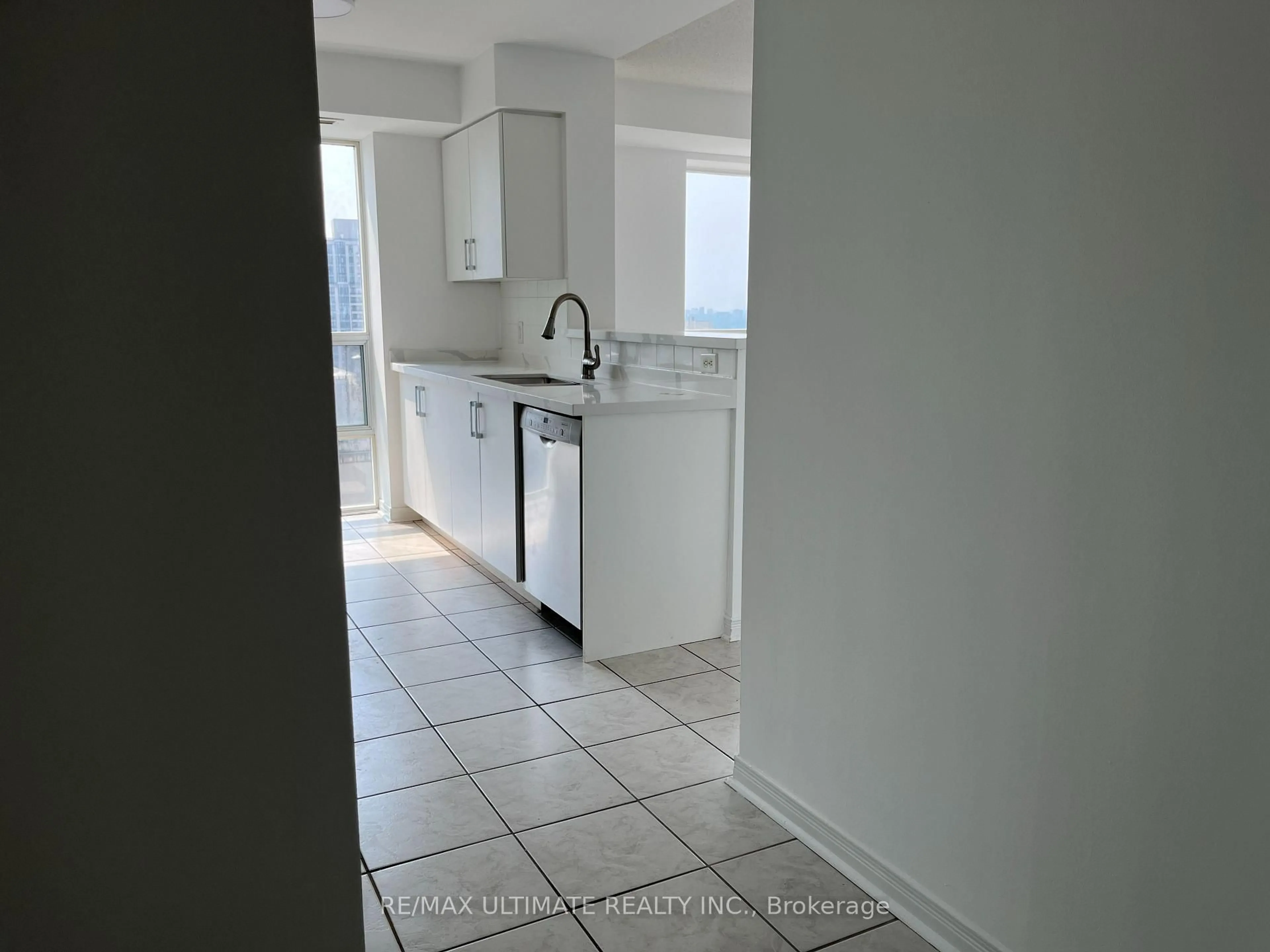 Standard kitchen, ceramic/tile floor for 22 Olive Ave #2711, Toronto Ontario M2N 7G6