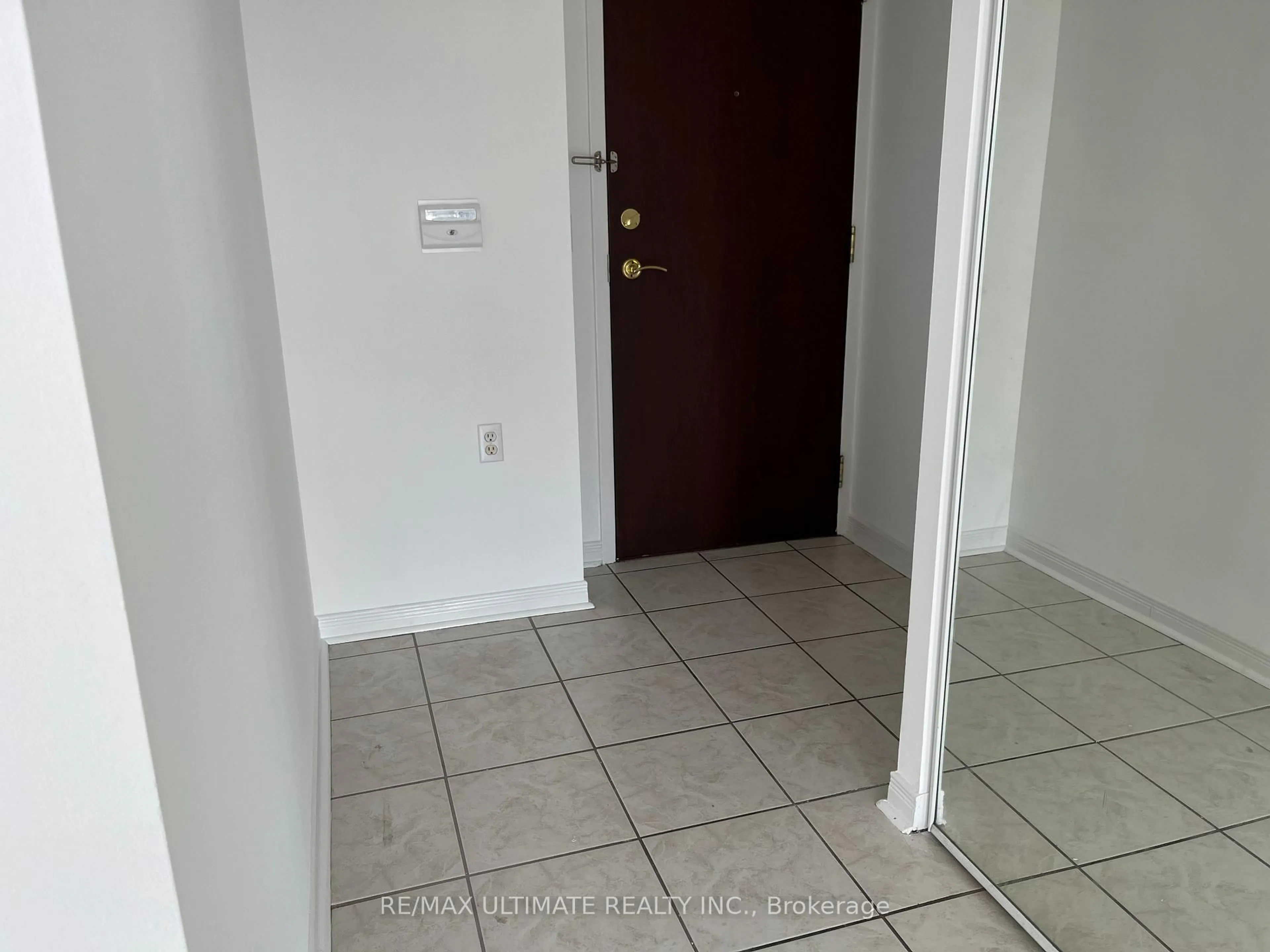 Indoor entryway for 22 Olive Ave #2711, Toronto Ontario M2N 7G6