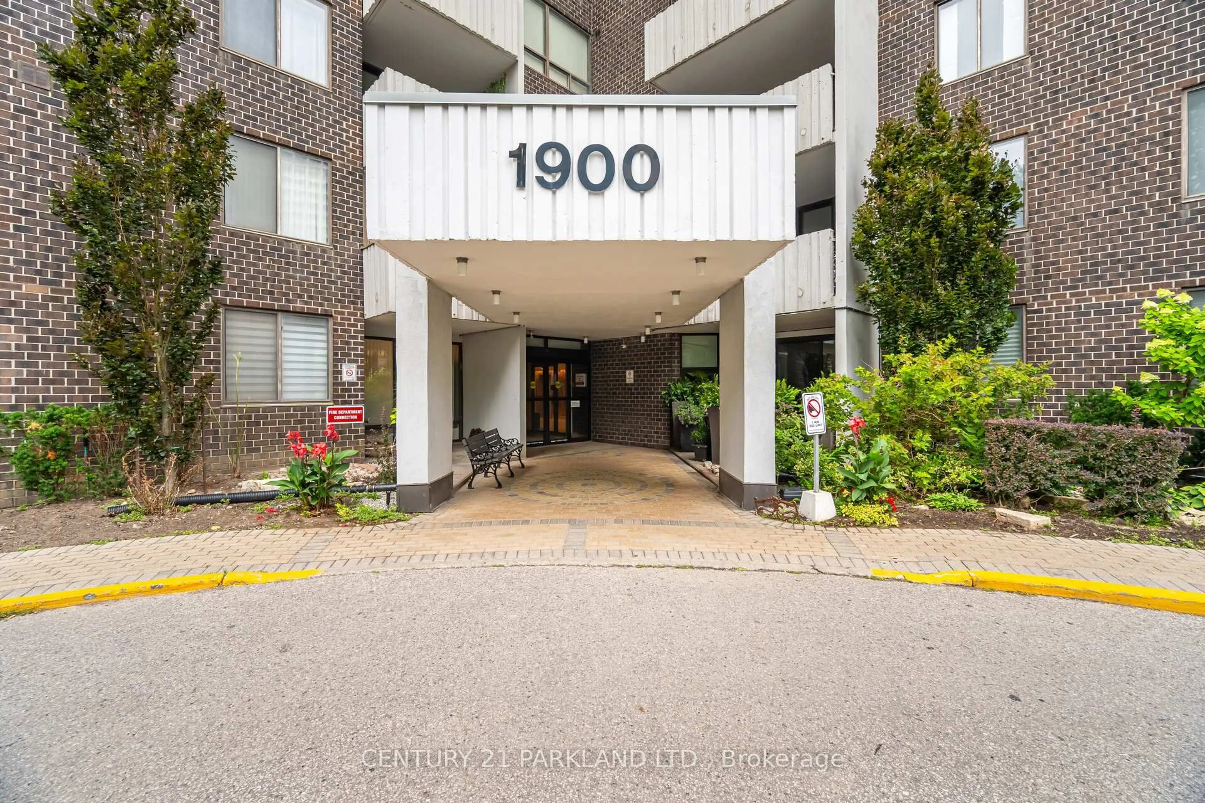 Indoor foyer for 1900 Sheppard Ave #1202, Toronto Ontario M2J 4T4