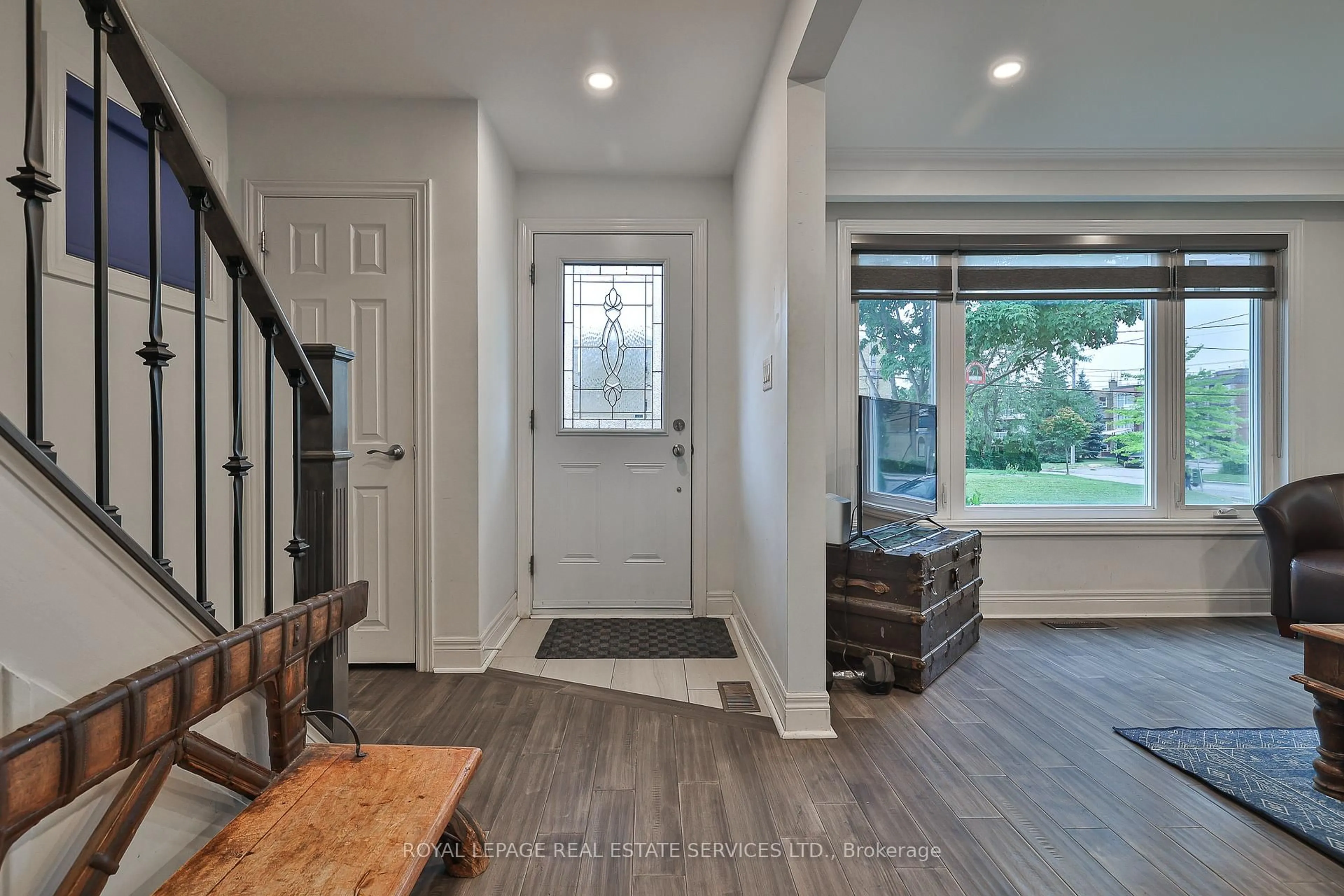 Indoor entryway for 224 Overbrook Pl, Toronto Ontario M3H 4R6