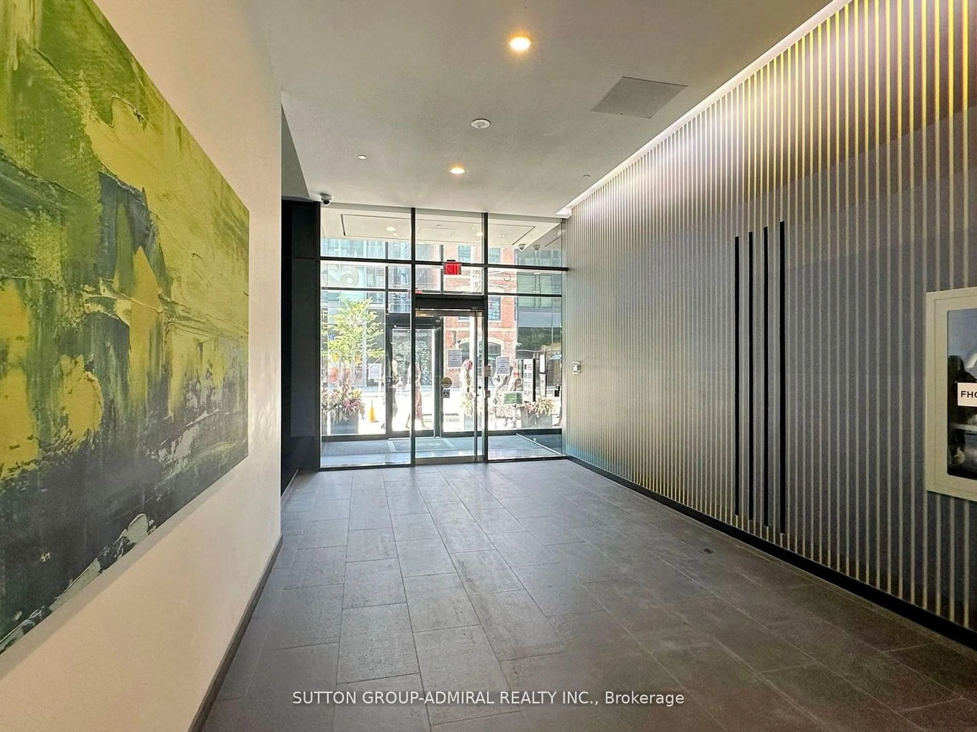 Indoor foyer for 629 King St #410, Toronto Ontario M5V 0G9