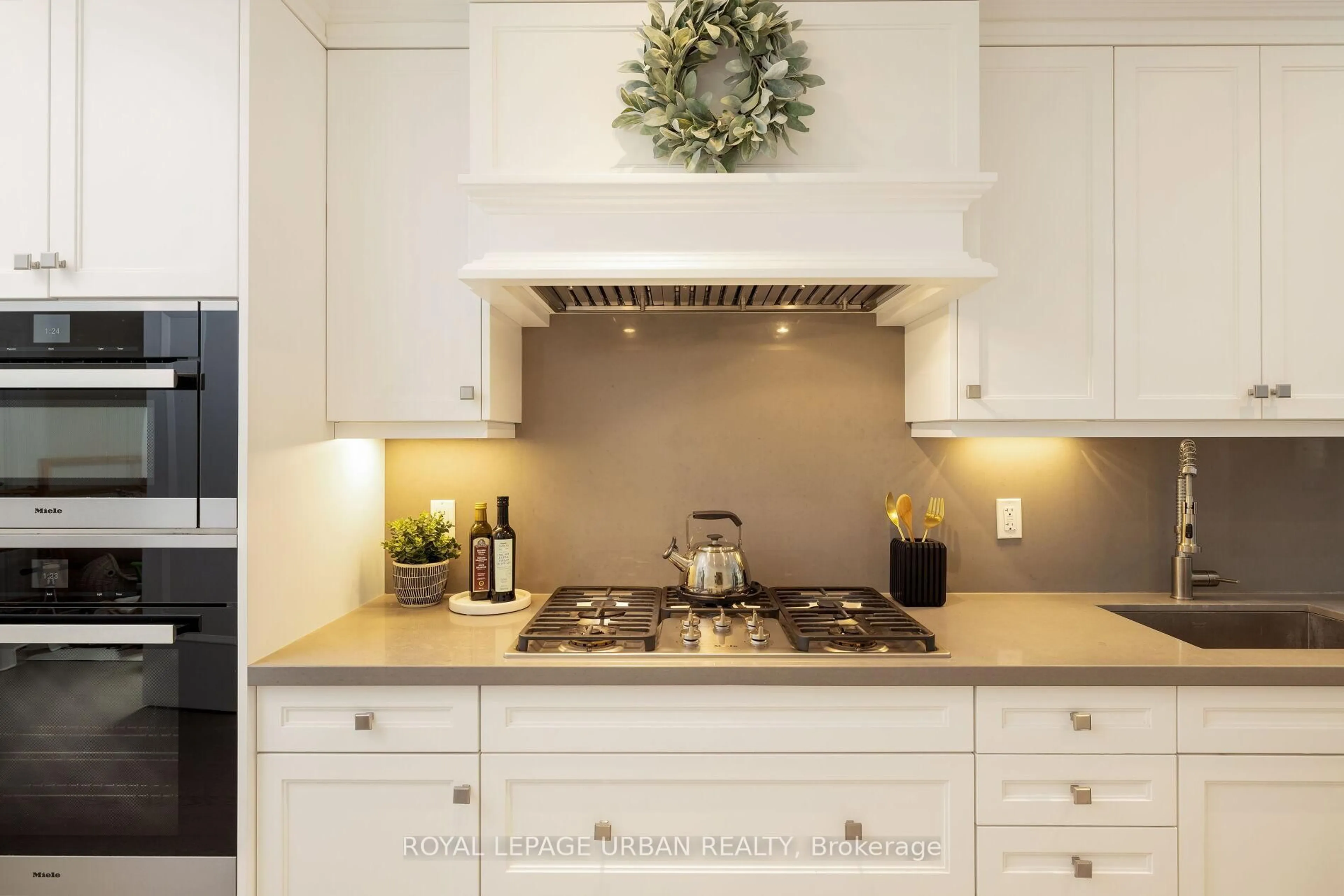 Contemporary kitchen, ceramic/tile floor for 1900 Bayview Ave #223, Toronto Ontario M4G 0A6